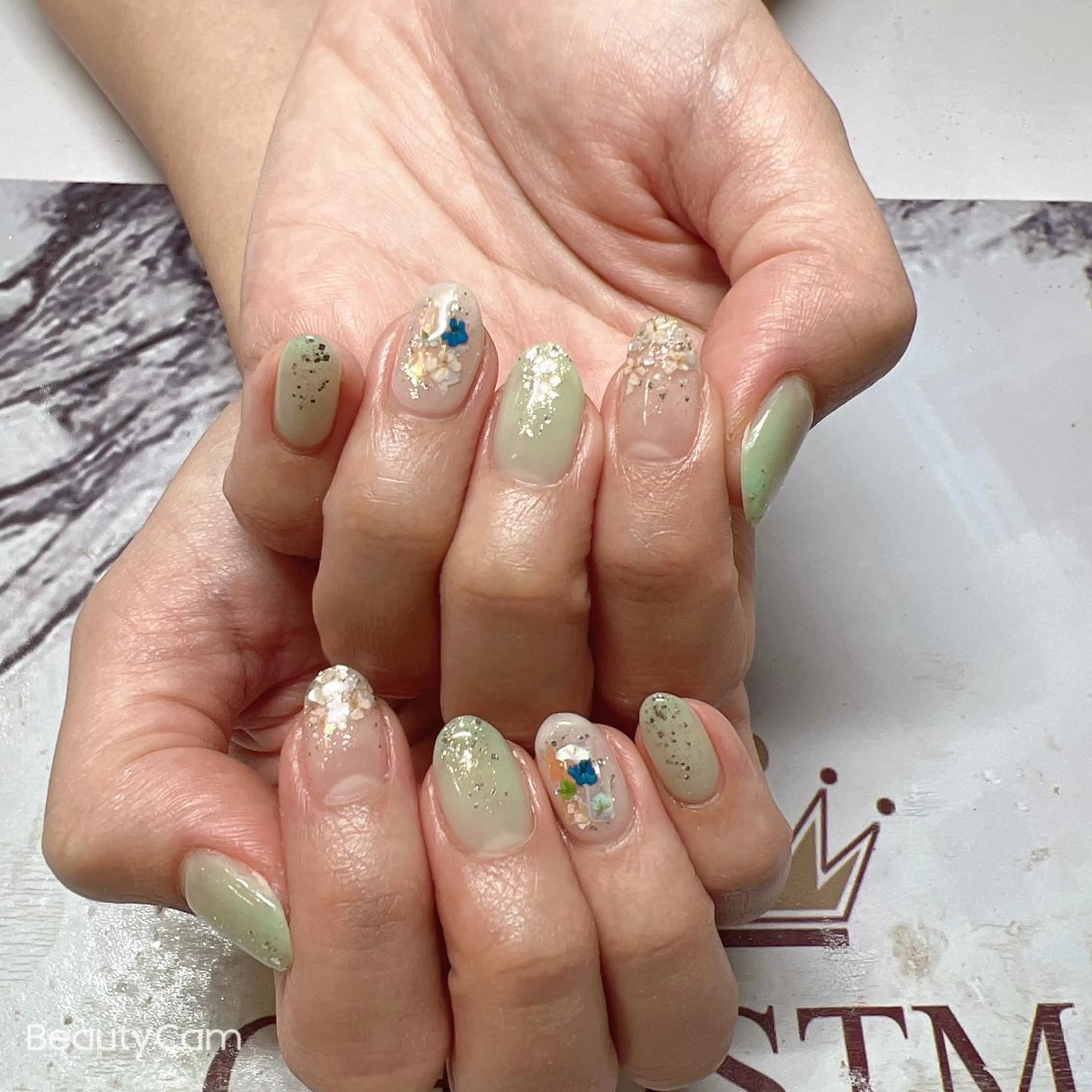 ネイル ハンドネイル Guarendo錦糸町店所属・ガレンドウ 白澤 愛子のネイルデザイン