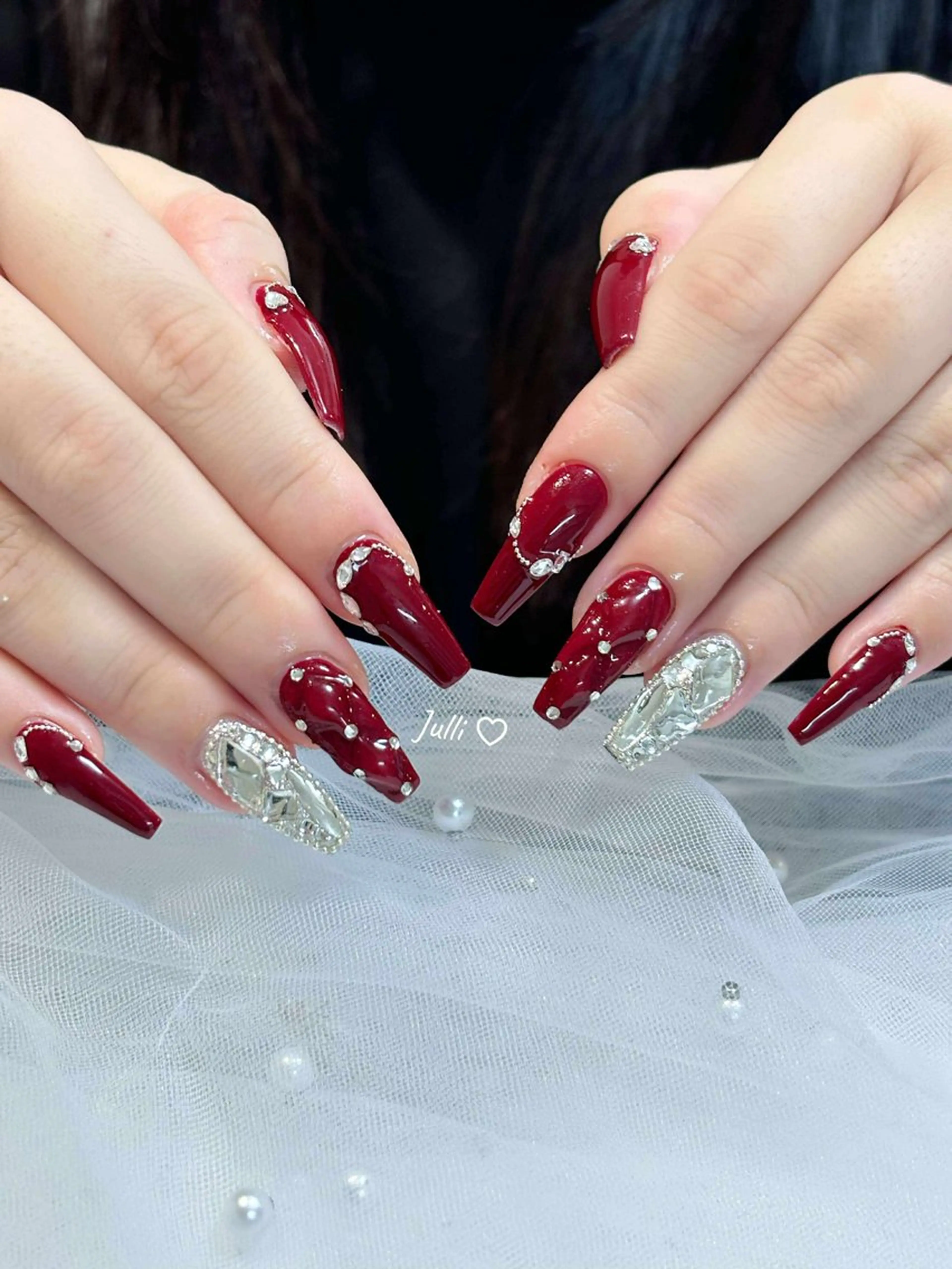 ネイル ボルドー ブラウン チークネイル ドット フットネイル Julli NailStudioのネイルデザイン