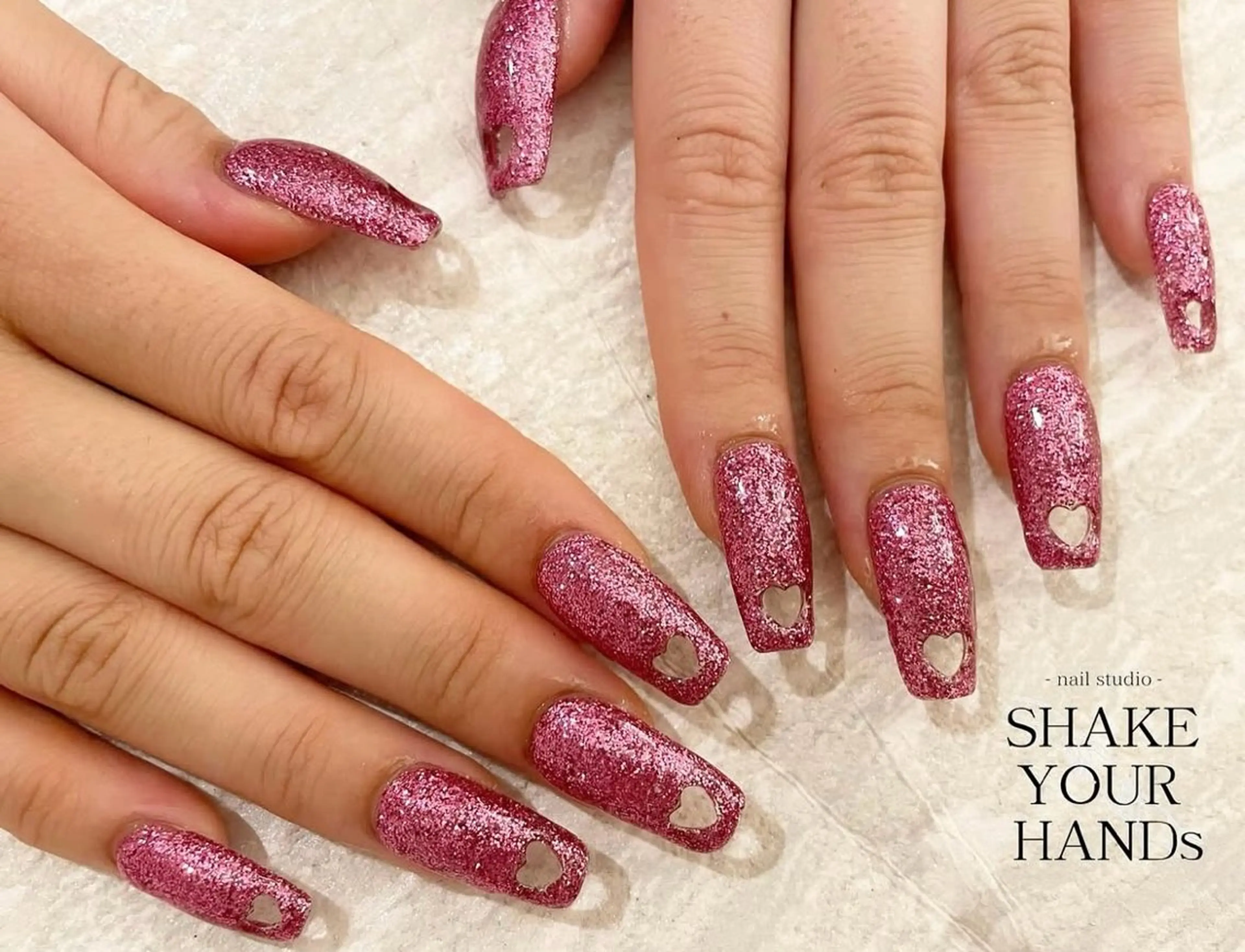 ネイル ラメ(グリッター) ピンク ハンドネイル ネイルスタジオ シェイクユアハンズのネイルデザイン