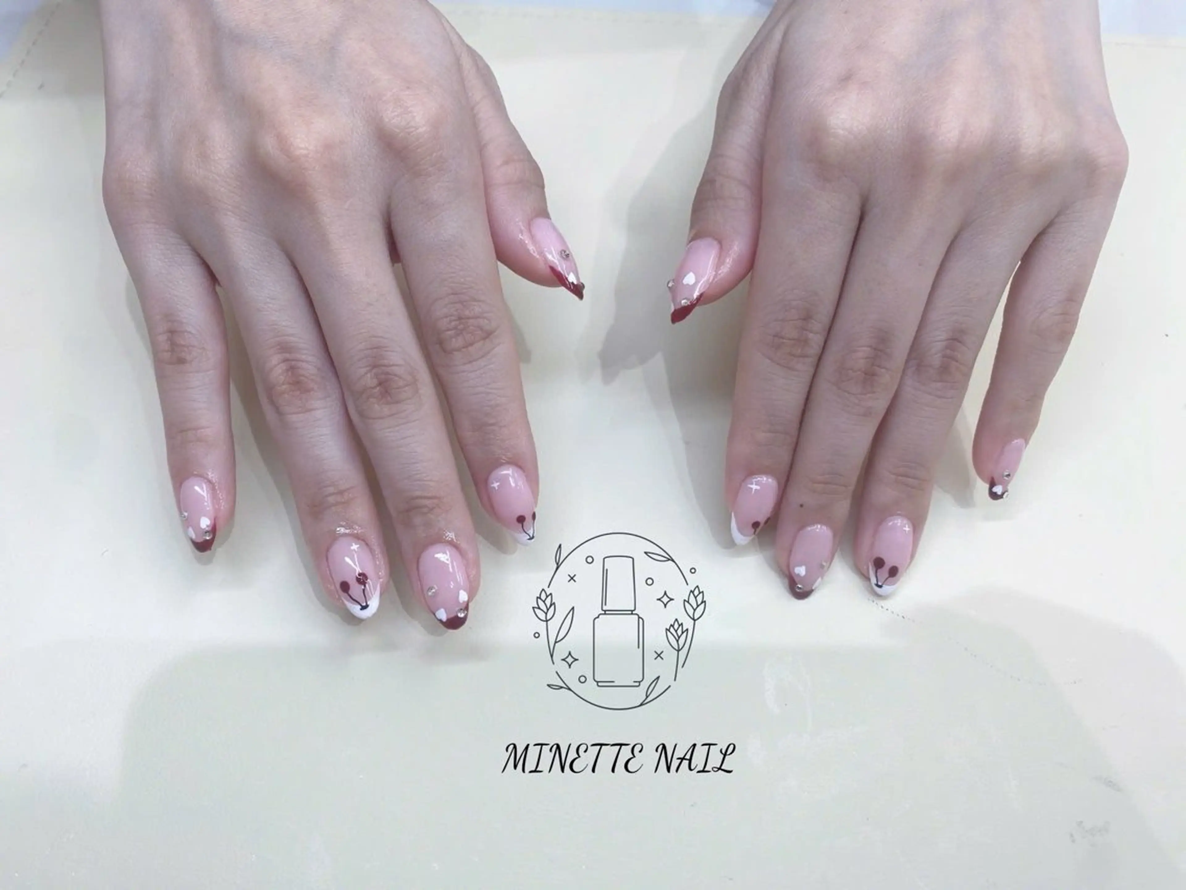 ネイル フレンチネイル ジェルネイル マグネットネイル 持ち込み ニュアンスネイル Minette Nailのネイルデザイン