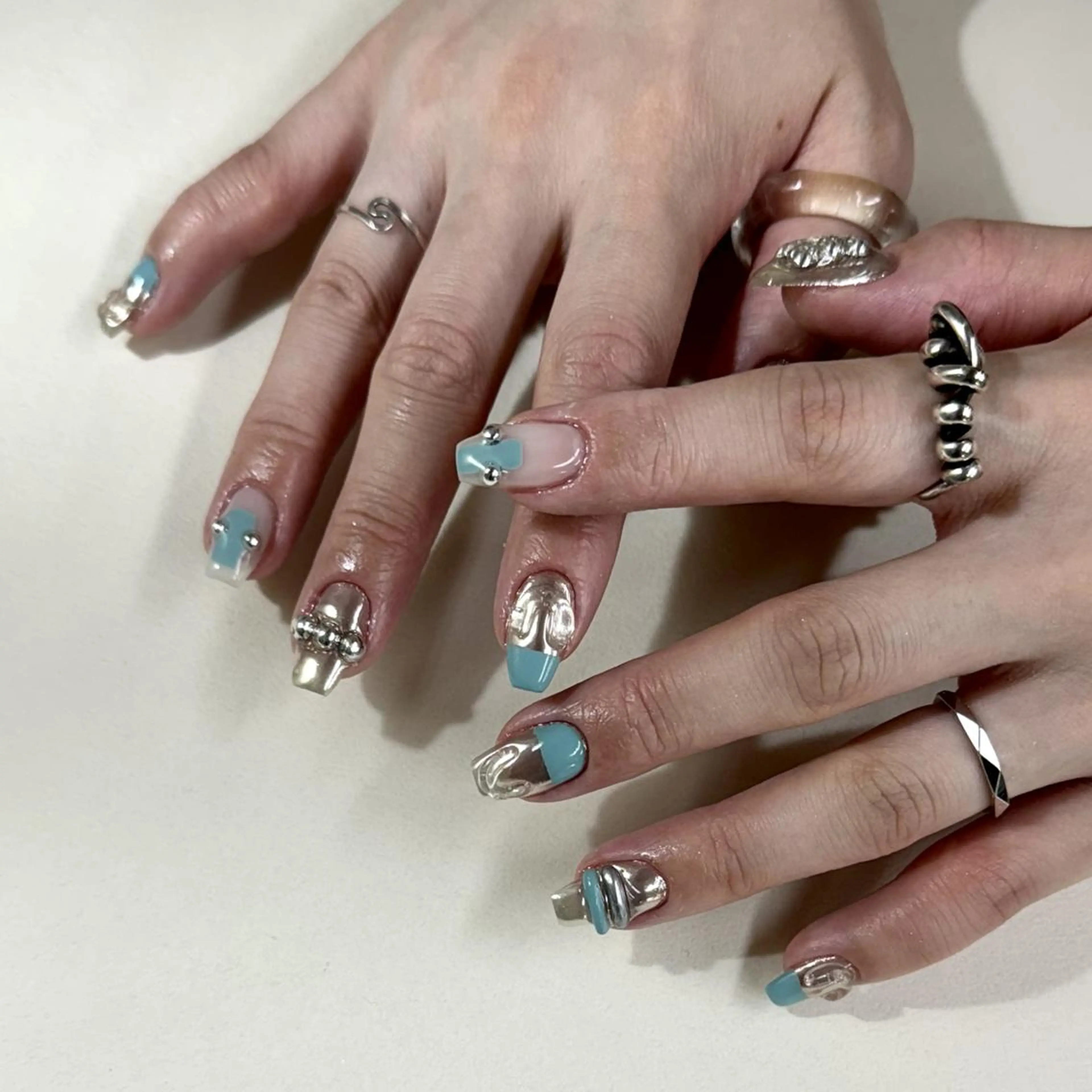 ネイル ジェルネイル 韓国ネイル ミラーネイル ニュアンスネイル ワンホンネイル nailstudio eviz新宿店のネイルデザイン