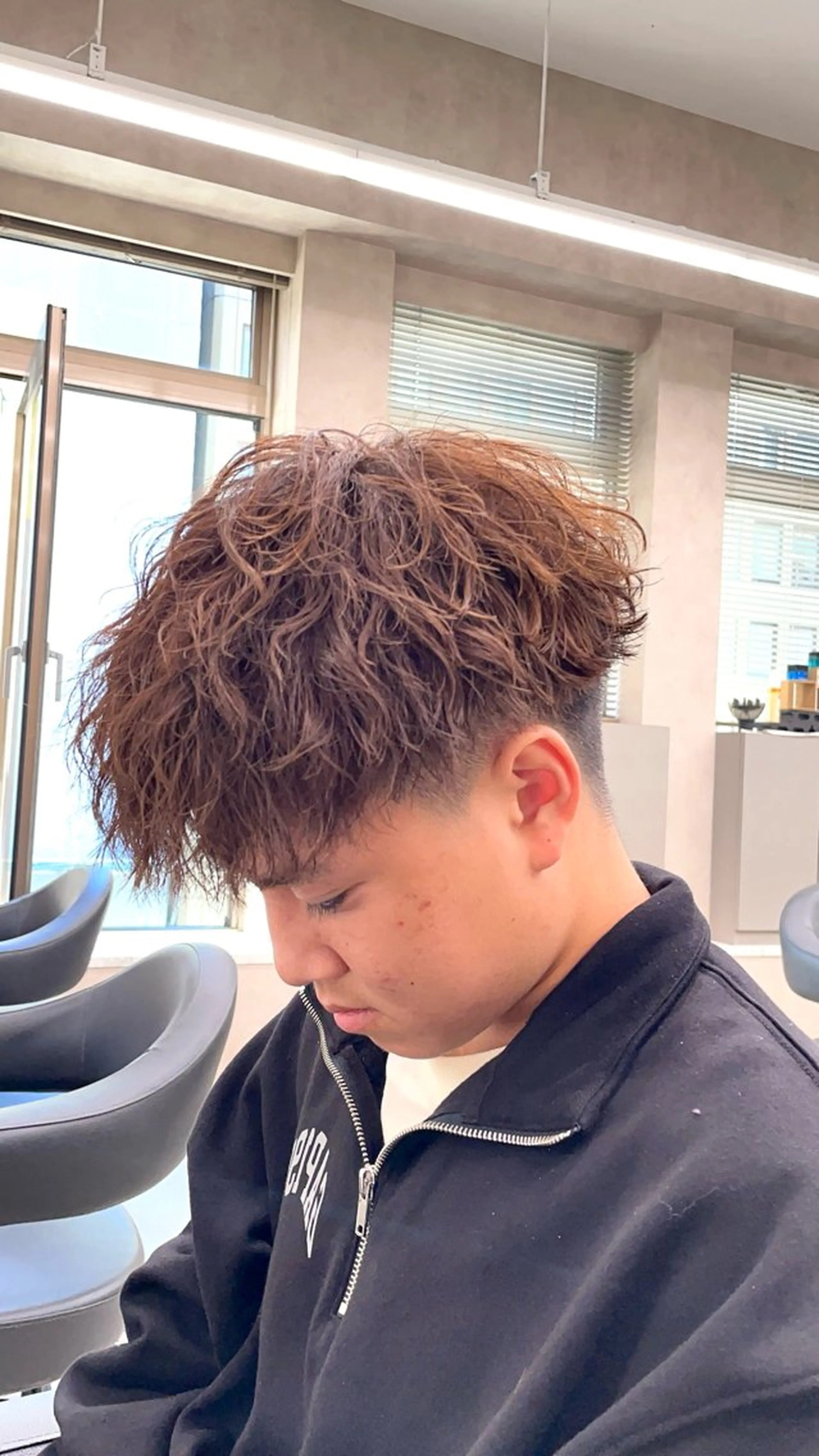 ショート パーマ ヘアアレンジ メンズ メンズパーマ 顔まわりカット の達人のヘアスタイル