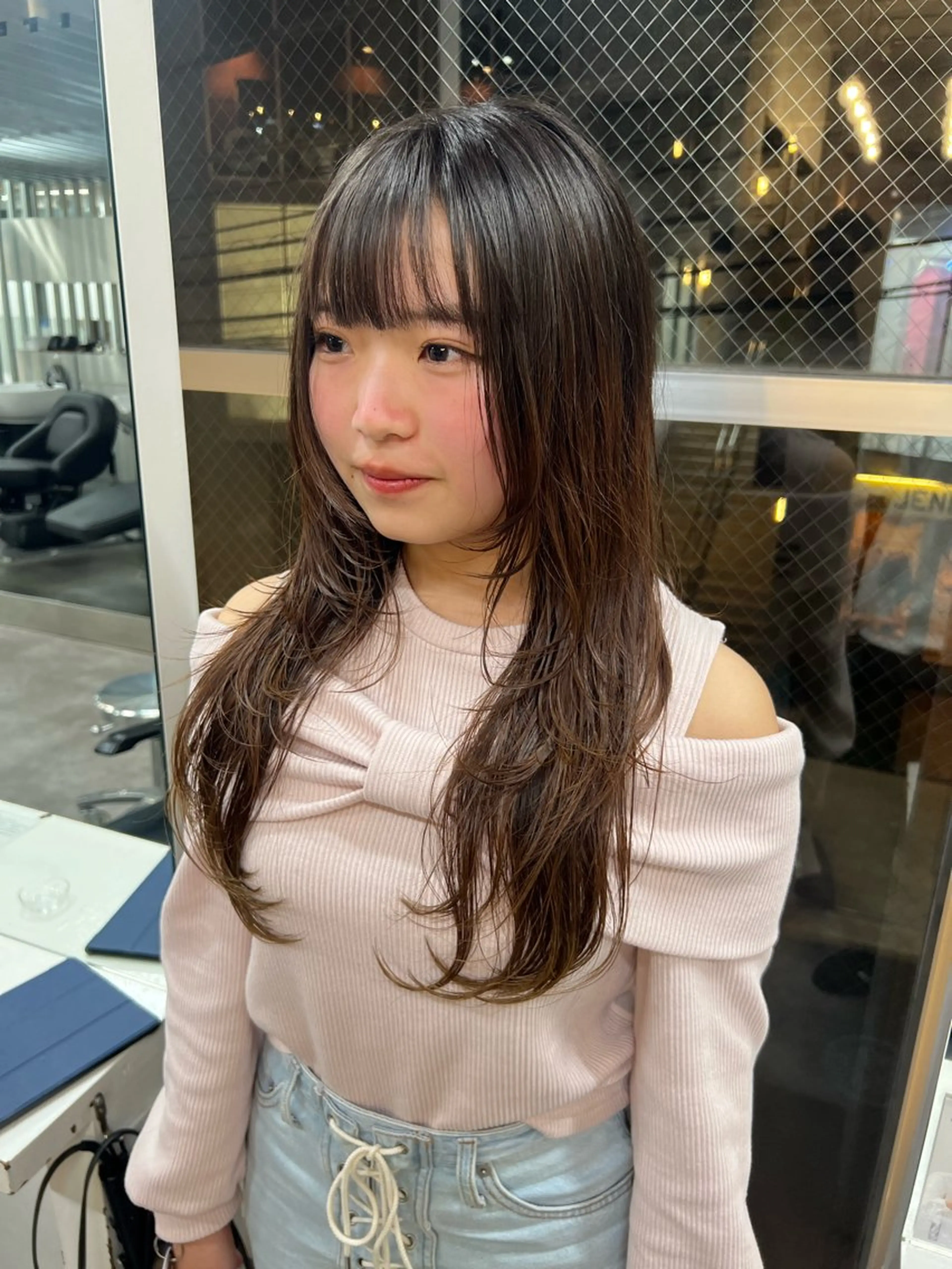 セミロング カラー パーマ ヘアアレンジ くびれヘア 顔まわりレイヤー 韓国風ヘア くびれレイヤー レイヤーカット ショートヘア原宿 fifth コシのヘアスタイル