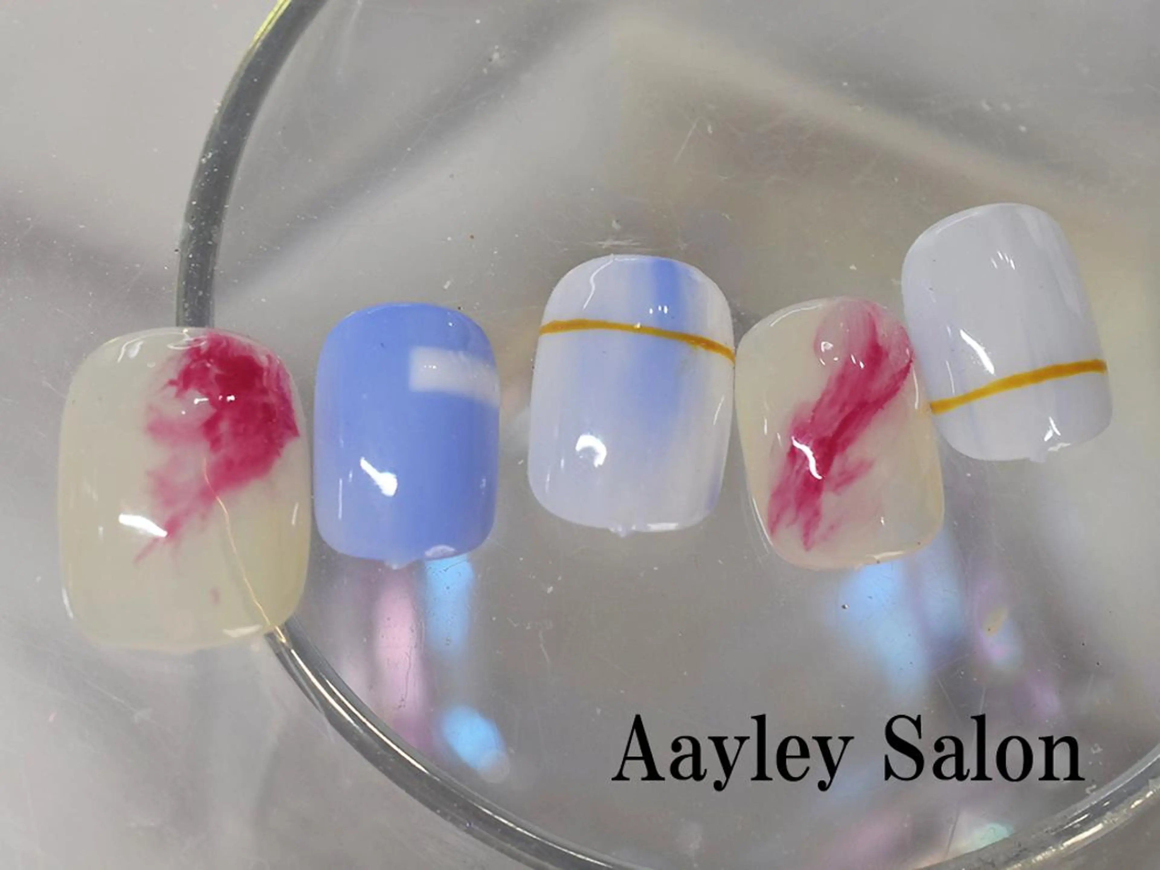 ミディアム ネイル カラー Aayley(アイリー)Salon所属・Aayley アイリ―サロンのネイルデザイン