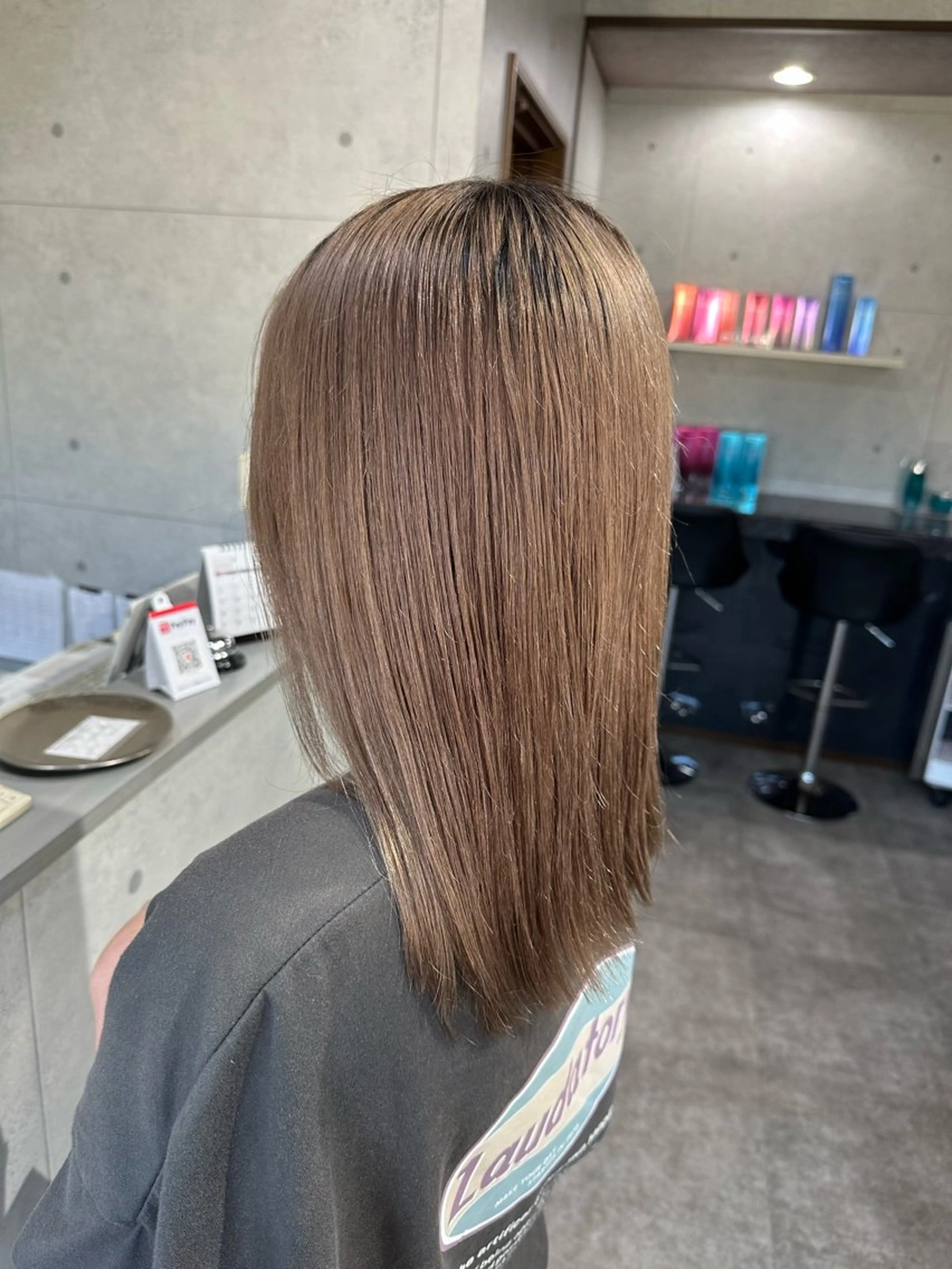 ミディアム ボブ くびれヘア くせ毛 切りっぱなしロブ 小顔カット カット ヘアカラー REVE所属・REVE美容室 REVEマツエクのヘアスタイル