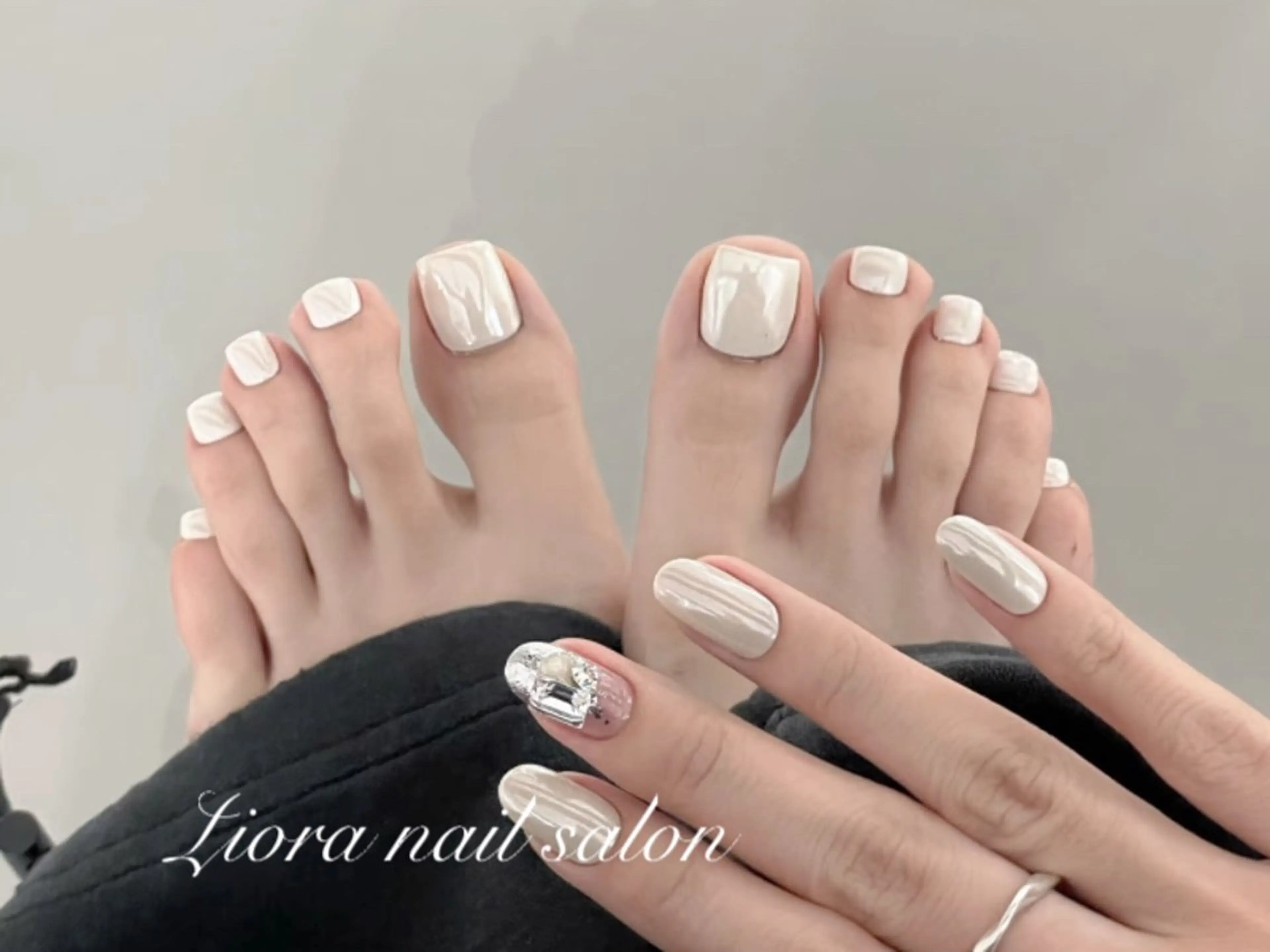 ネイル アートネイル フレンチネイル ジェルネイル ガーリー グラデーション ハンドネイル フットネイル Liora nail 1のネイルデザイン