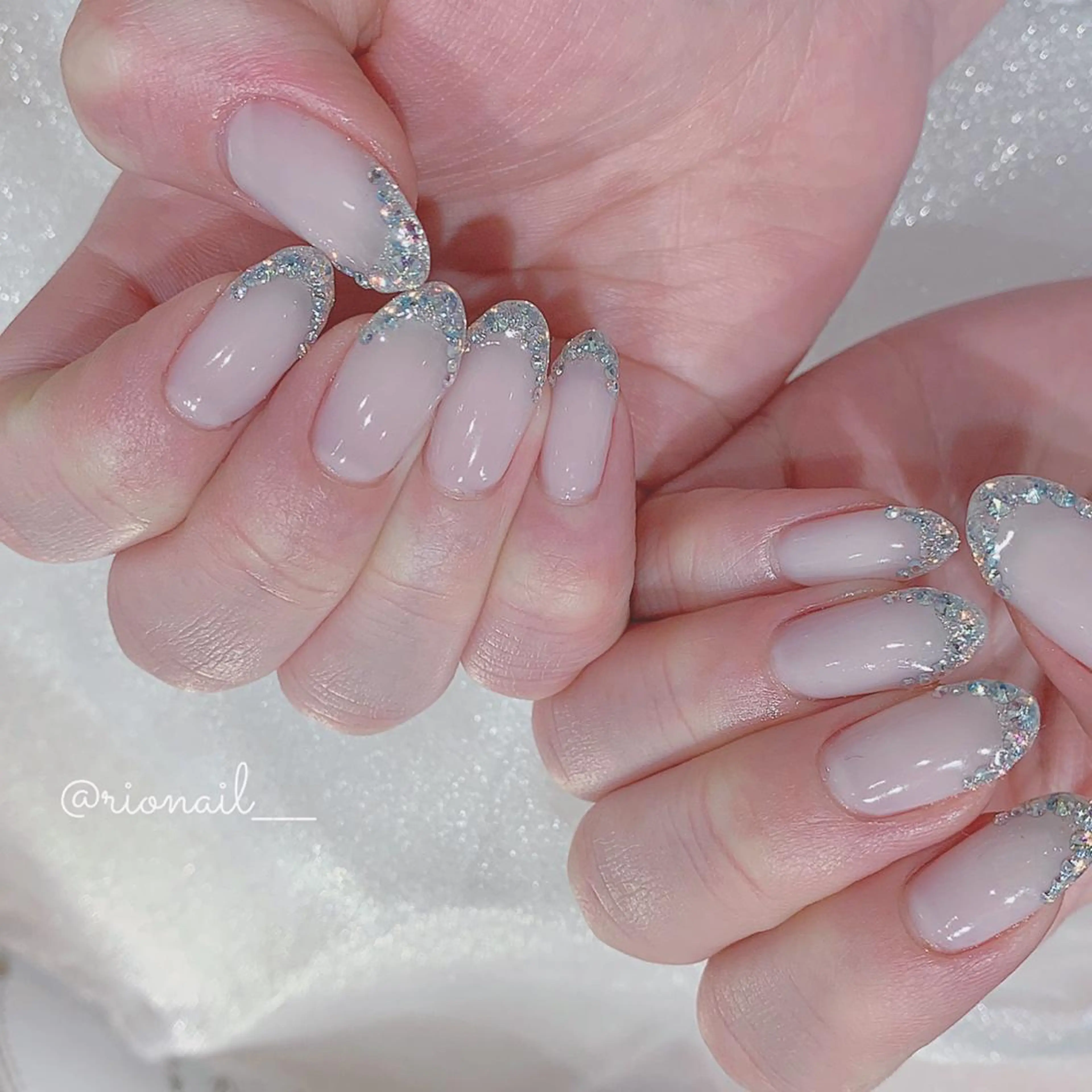 ネイル アートネイル ハンドネイル 𝘙𝘪𝘰𝘯𝘢 ...🕯🤍のネイルデザイン