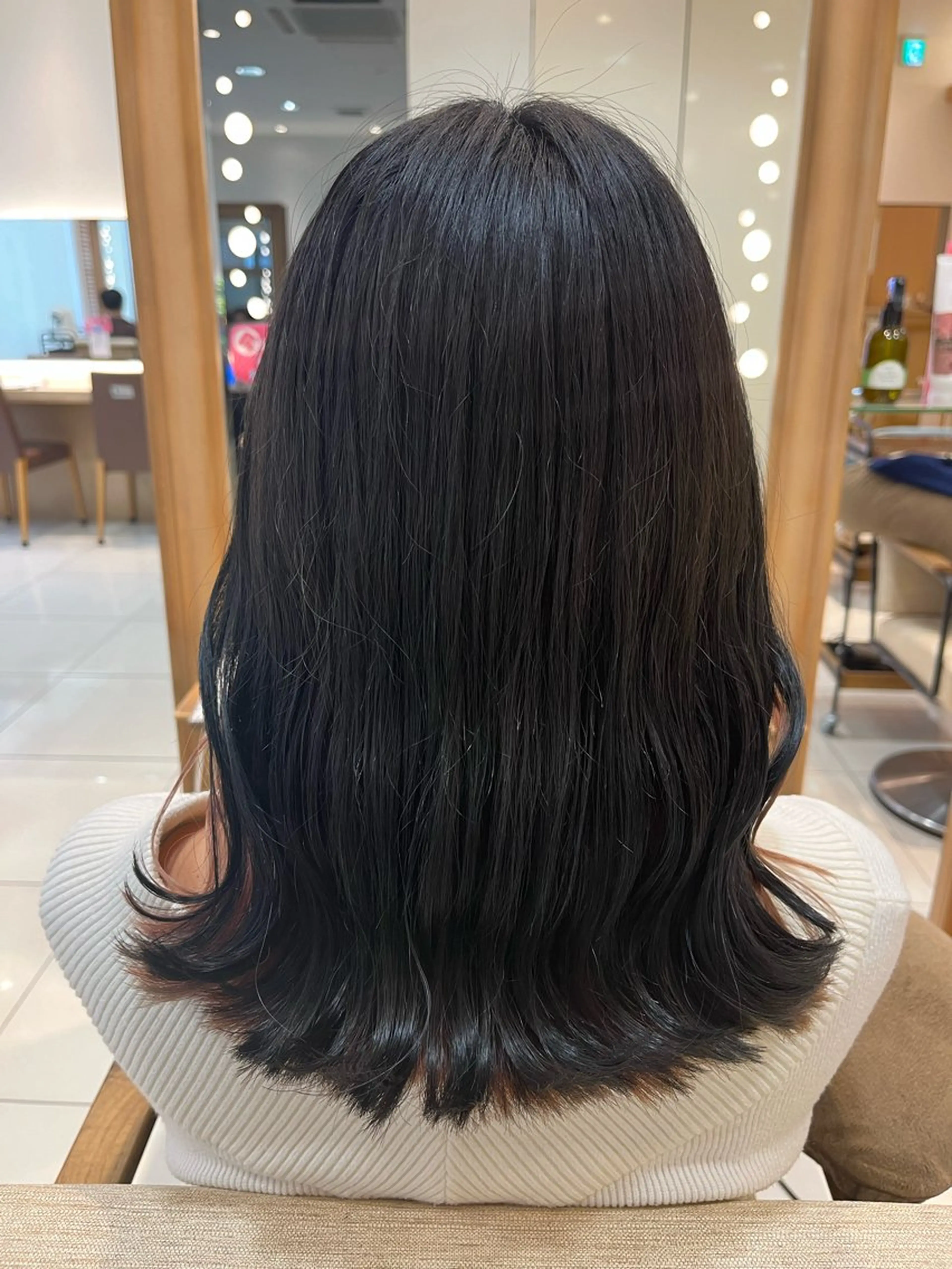 セミロング カラー 黒髪 ブルーカラー ブルーブラック なつな/ 透明感カラーのヘアスタイル