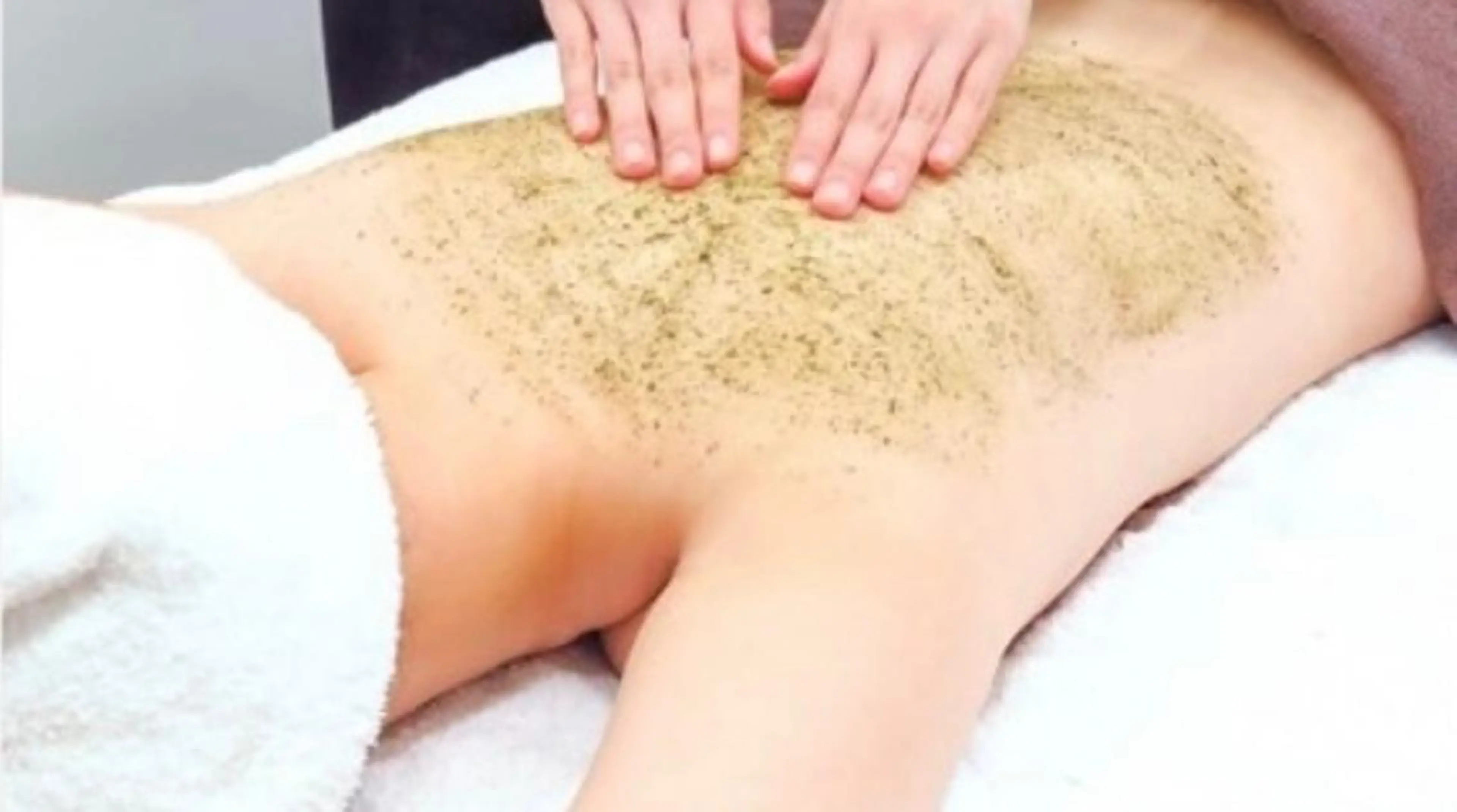 【艶感を出されたい方に♪】REVI陶肌背中ハーブピーリング(上部or下部) 8000円の写真