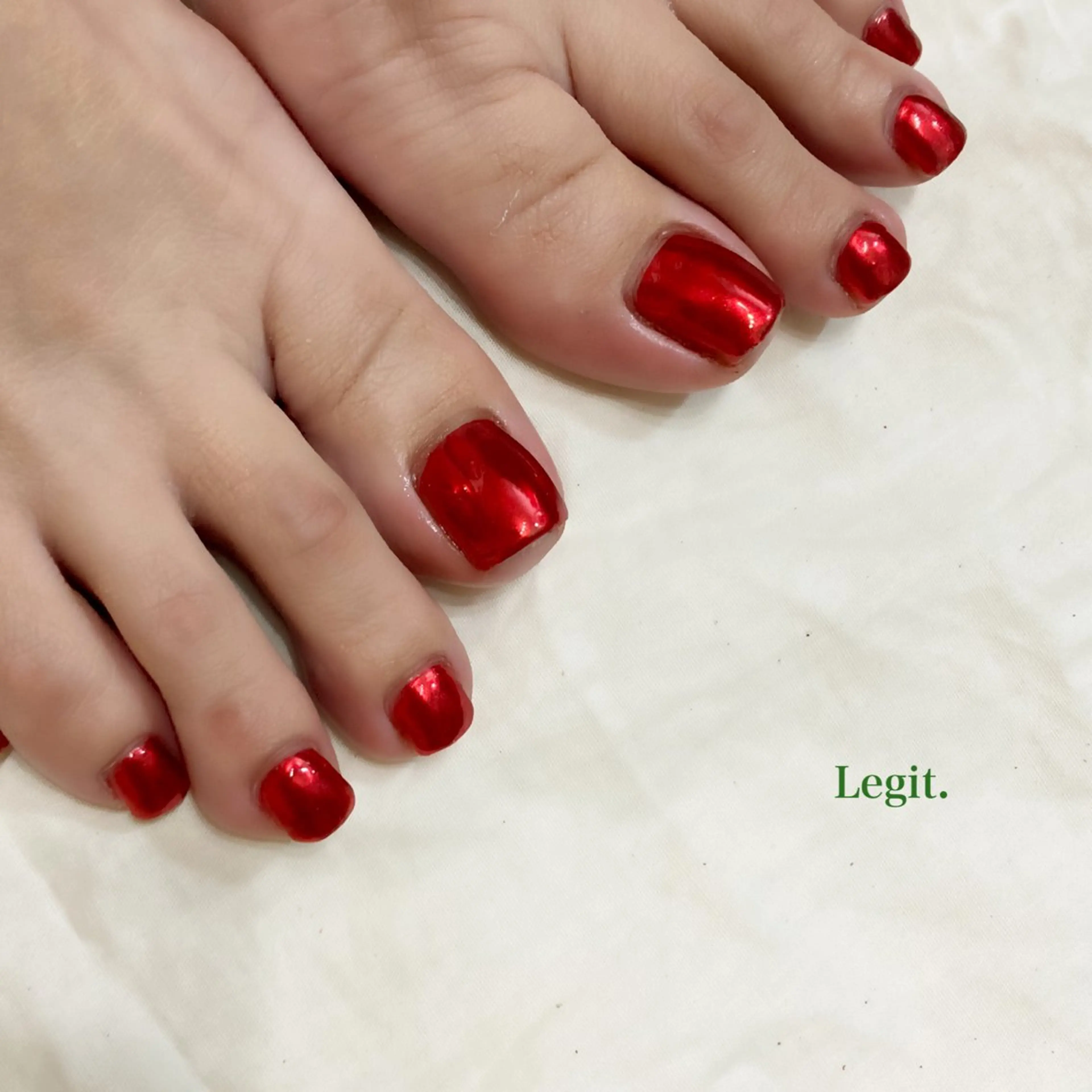 ネイル ミラーネイル 赤色 Legit nail salonのネイルデザイン