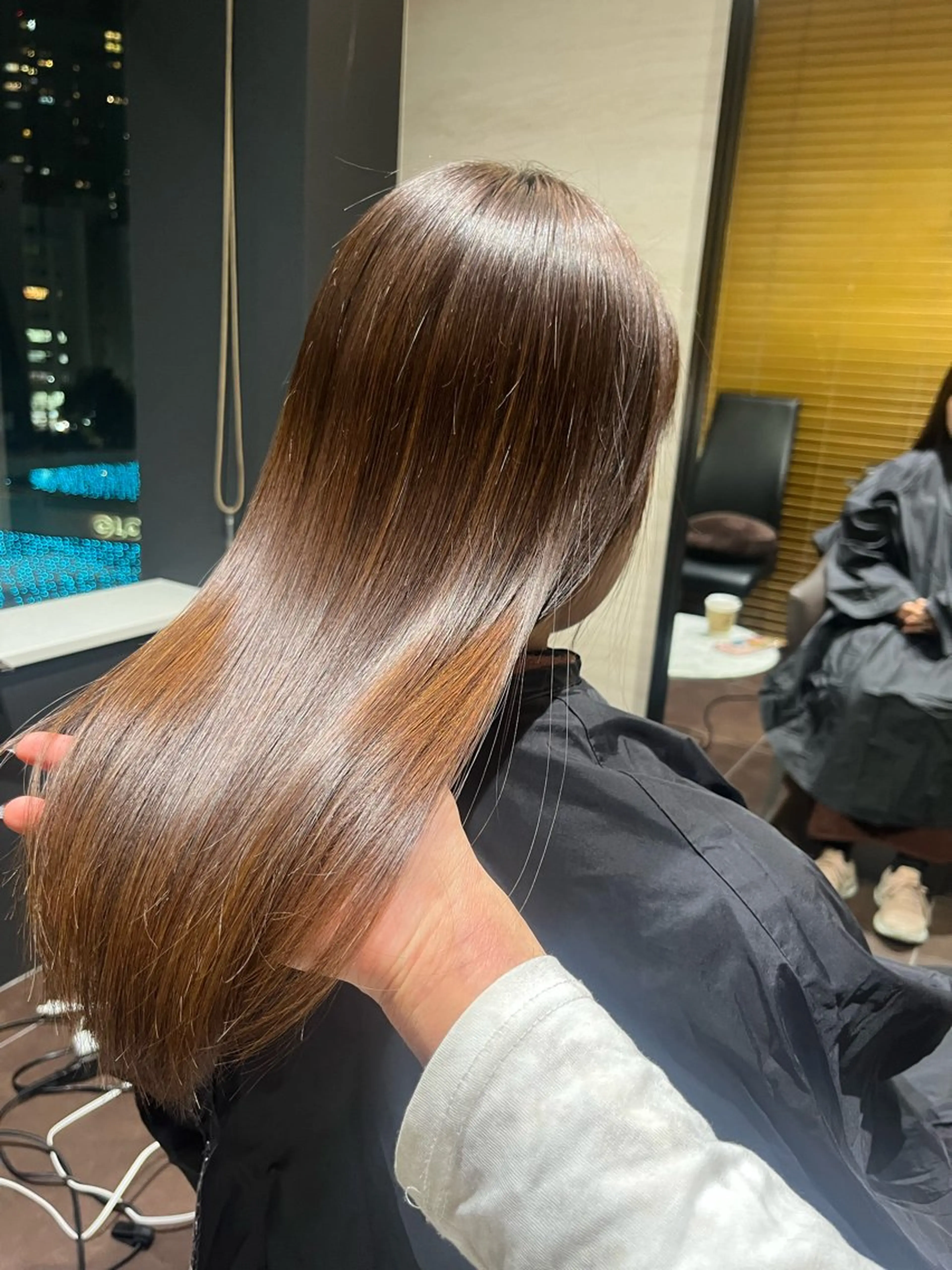 ロング アッシュ ボブ くびれヘア 顔まわりレイヤー 顔周りカット 透明感カラー✨🩵 韓国ヘアkanatoのヘアスタイル