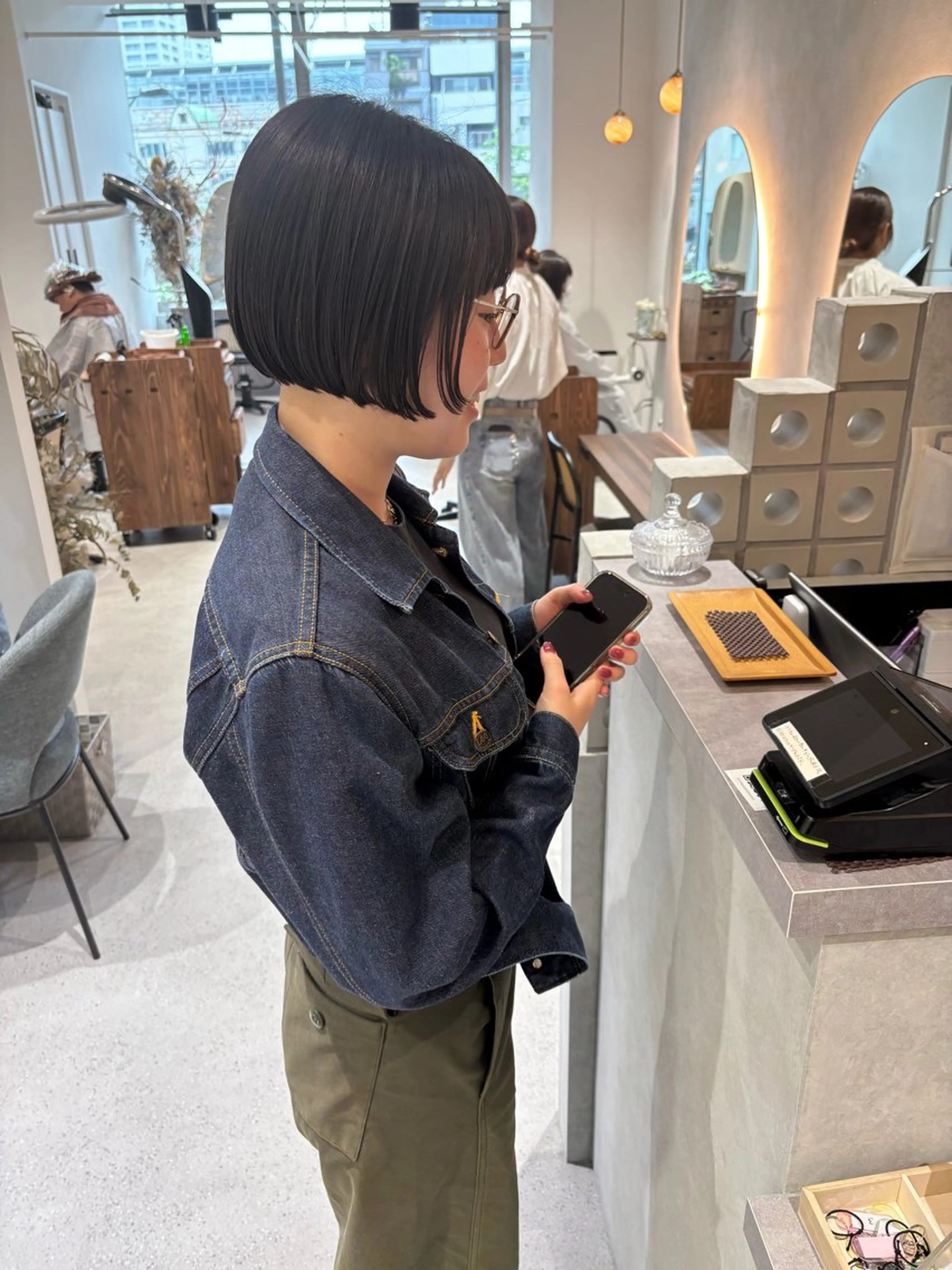 ショート ボブ カット ヘアカラー 大久保 愛のヘアスタイル