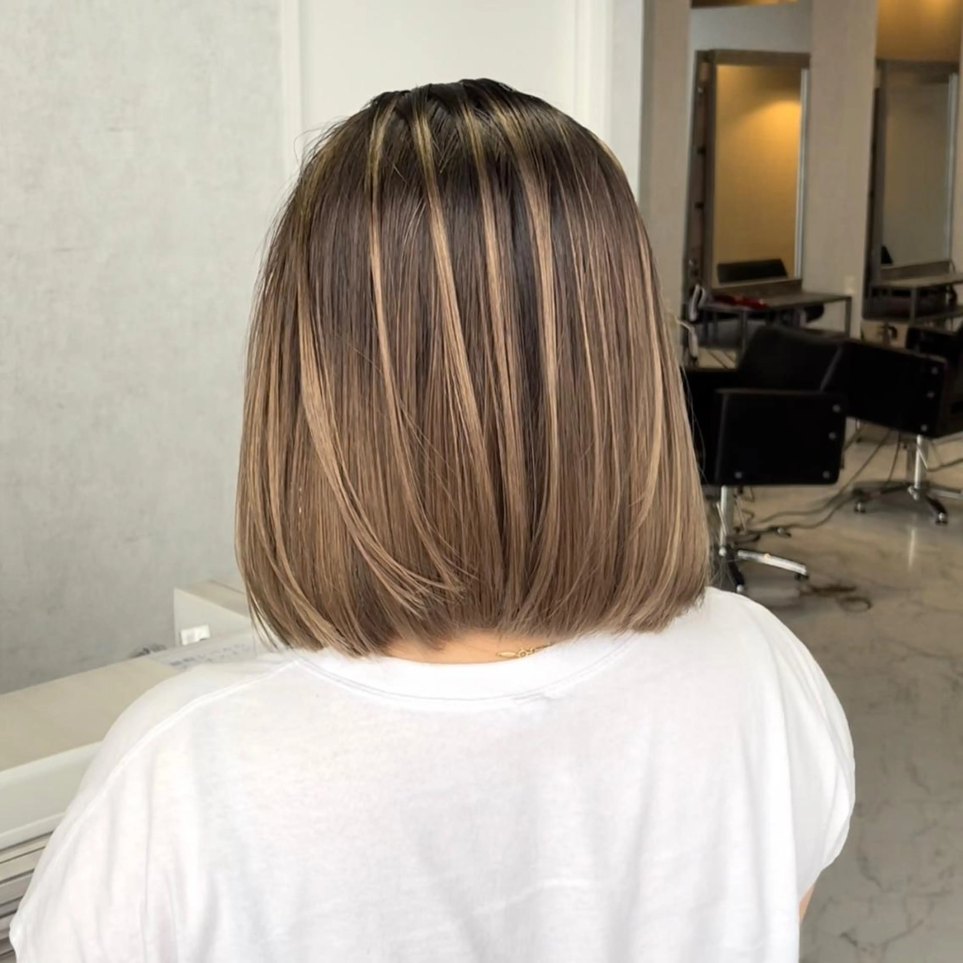 ミディアム カラー ヘアアレンジ バレイヤージュ デザインカラー ハイライトカラー 外国人風カラー ハイライト カット ヘアカラー トリートメント アンドウ ユウ/ レイヤーカット/韓国のヘアスタイル