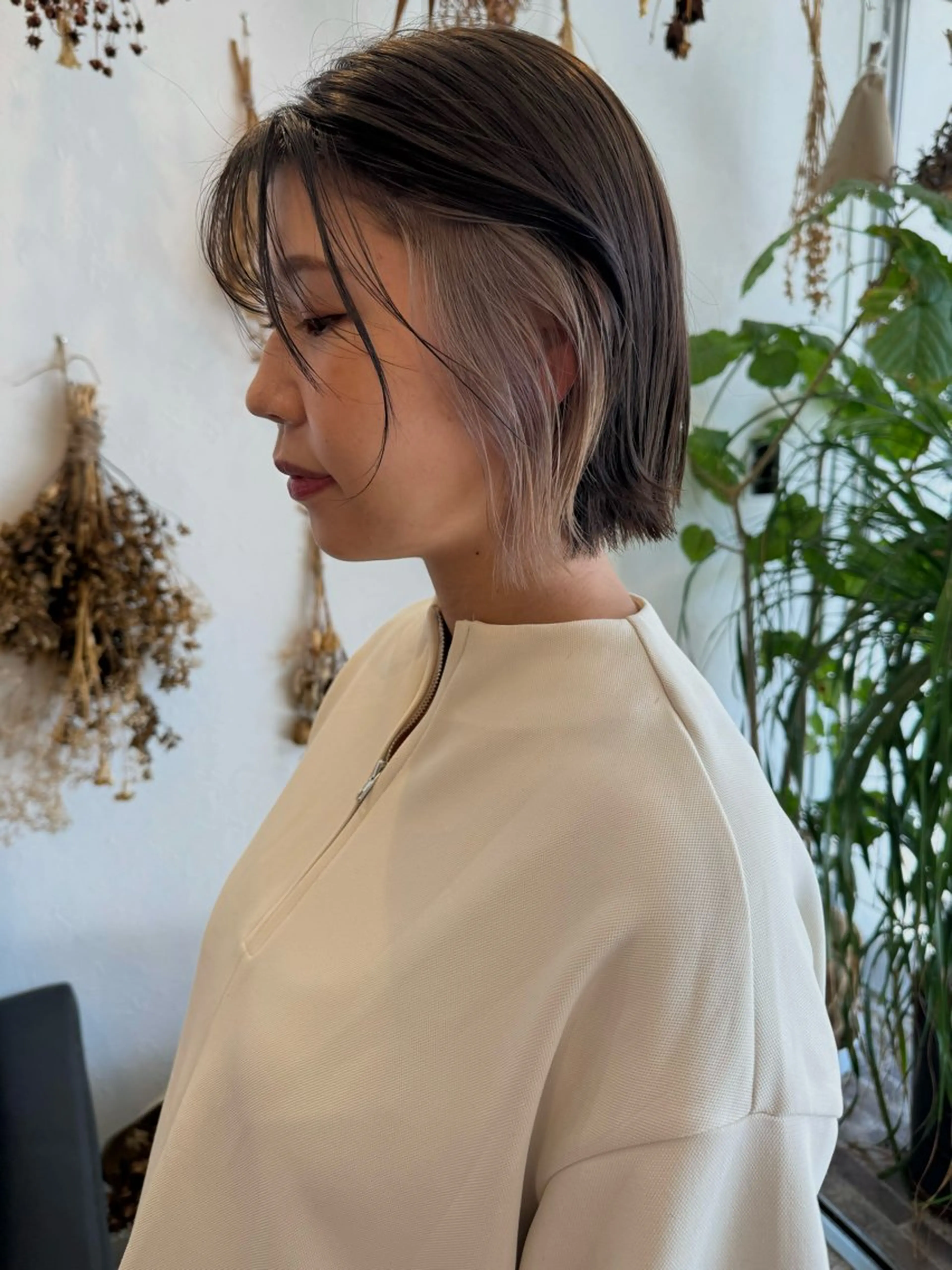 ショート カラー ベージュカラー ブリーチ イヤリングカラー ミルクティーベージュ ヘアカラー m ā l o.🌷 サカモトマイコのヘアスタイル