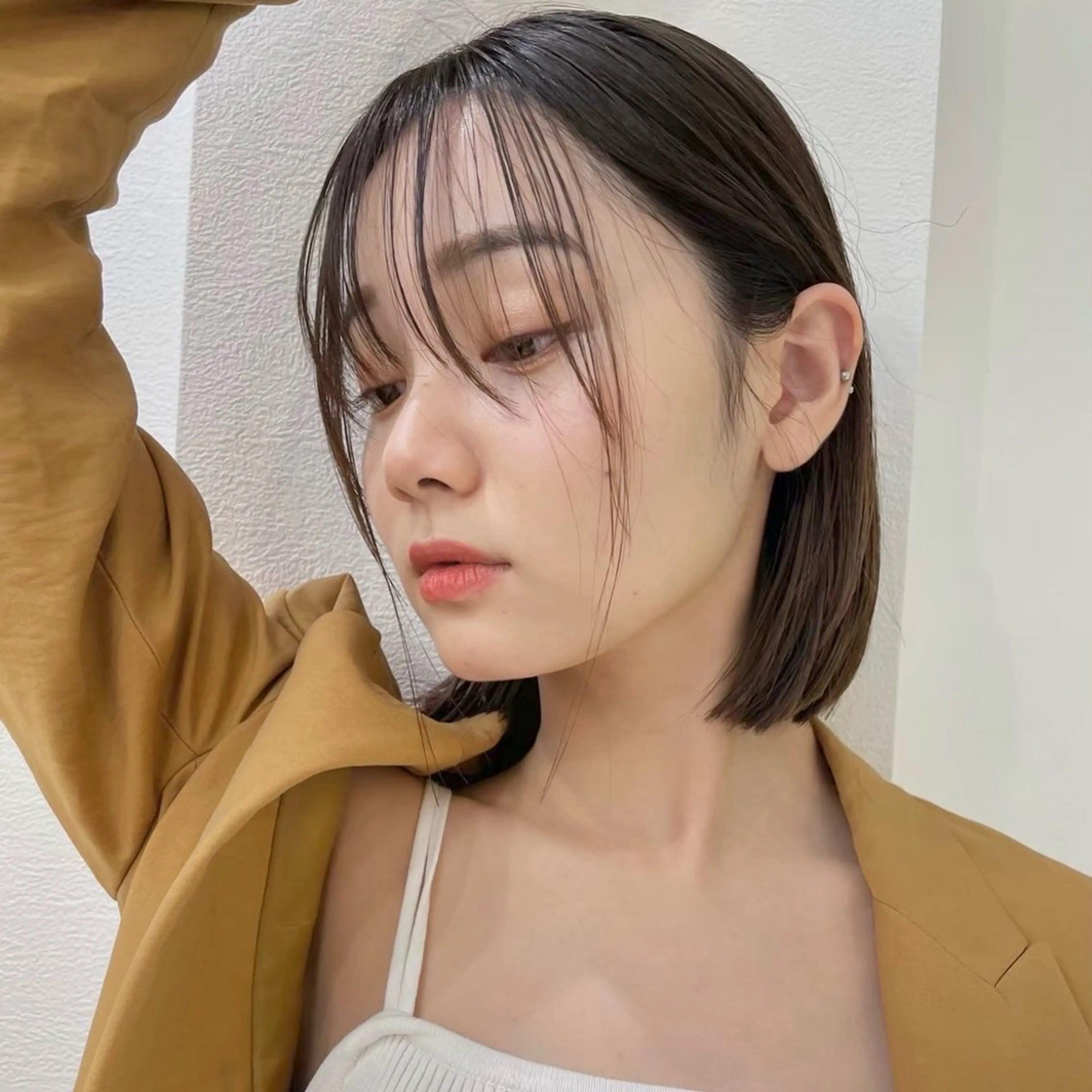 ショート アッシュ ボブ くびれヘア 顔まわりレイヤー 顔周りカット ボブ｜韓国｜美髪矯正 ｜amika🌙のヘアスタイル