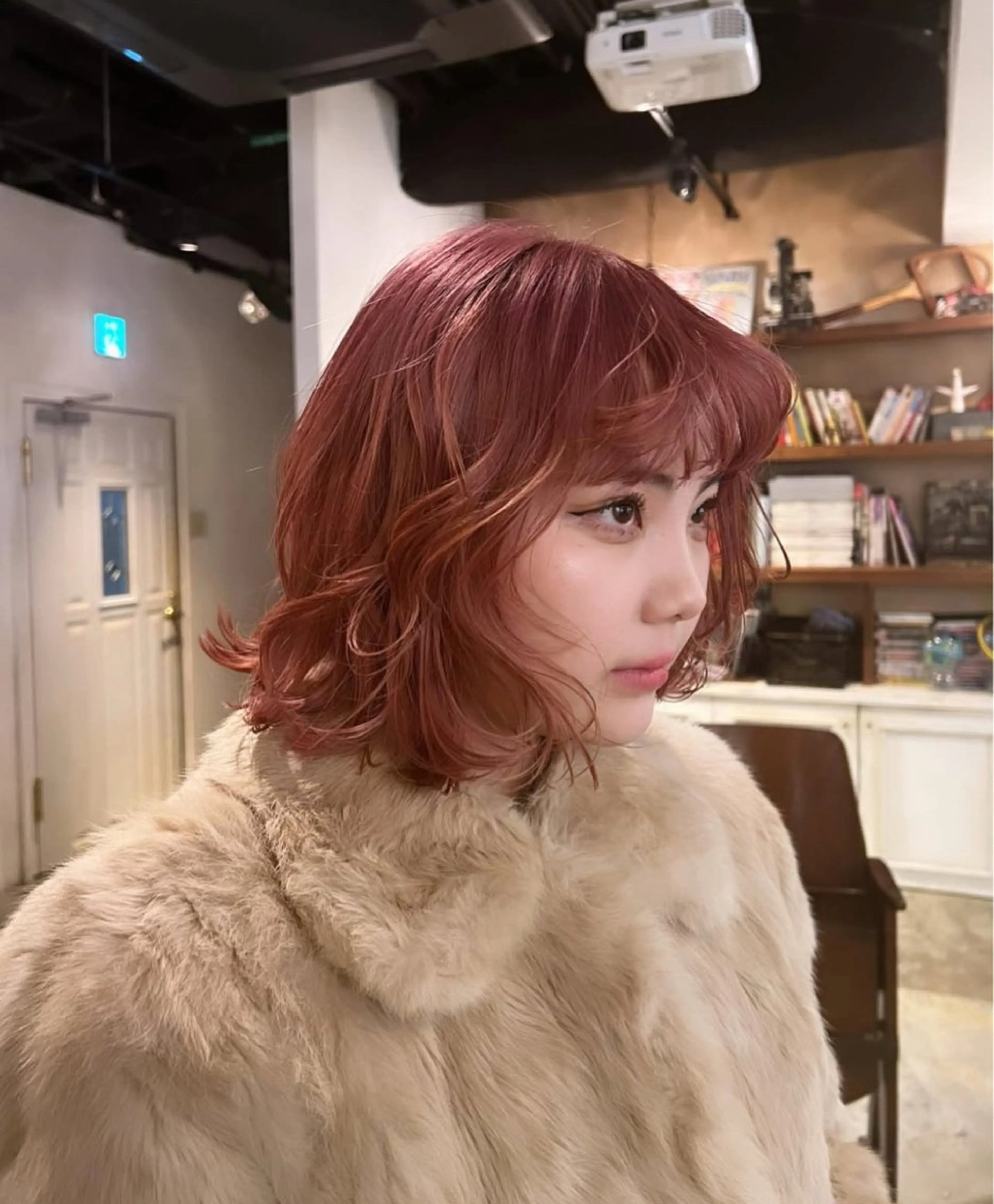 ミディアム カット ヘアカラー さくらい まりこのヘアスタイル