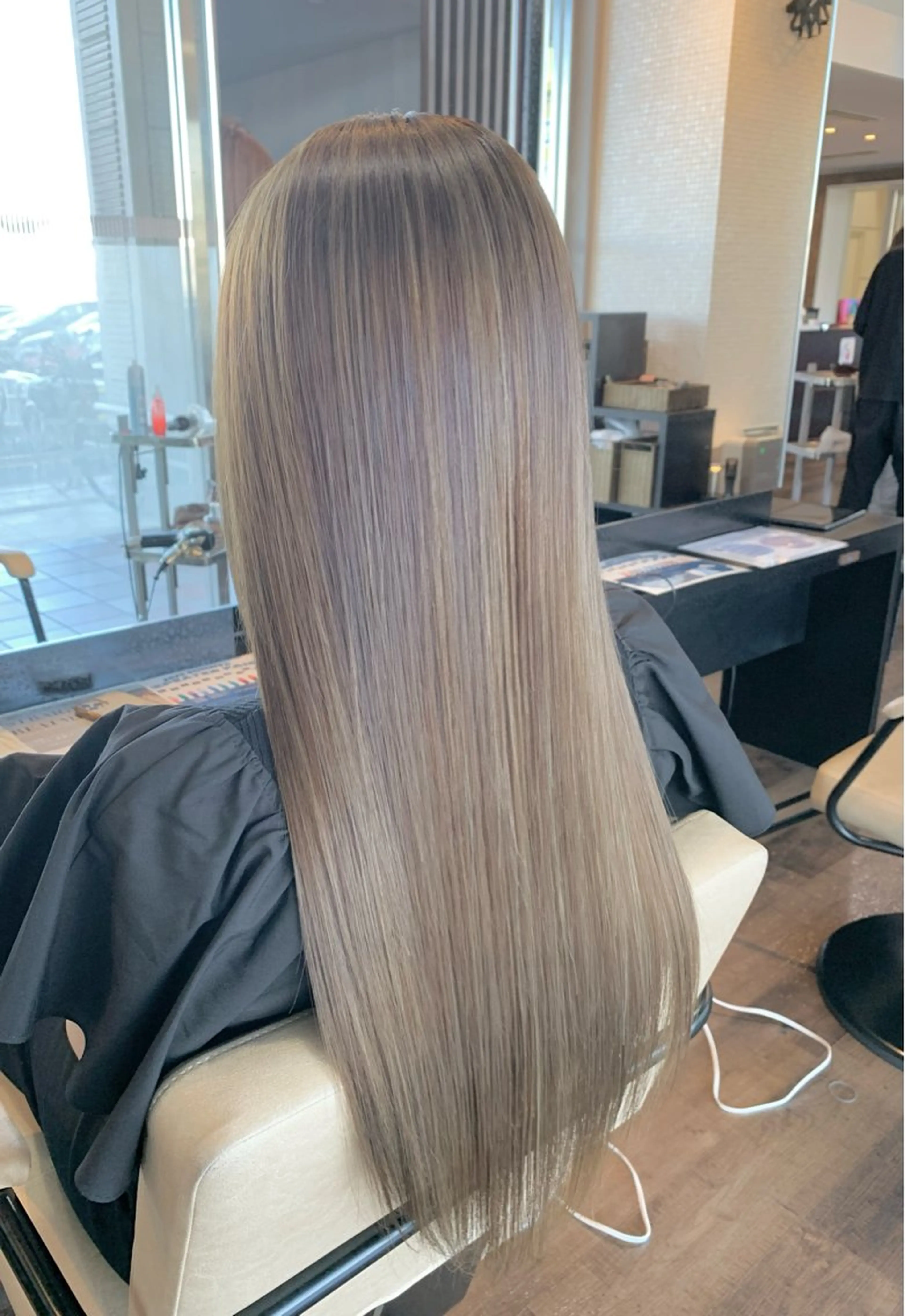 ロング カラー デザインカラー グレージュ ハイライトカラー ハイライト ヘアカラー トリートメント 【艶カラー】 STYLE 和泉俊希のヘアスタイル