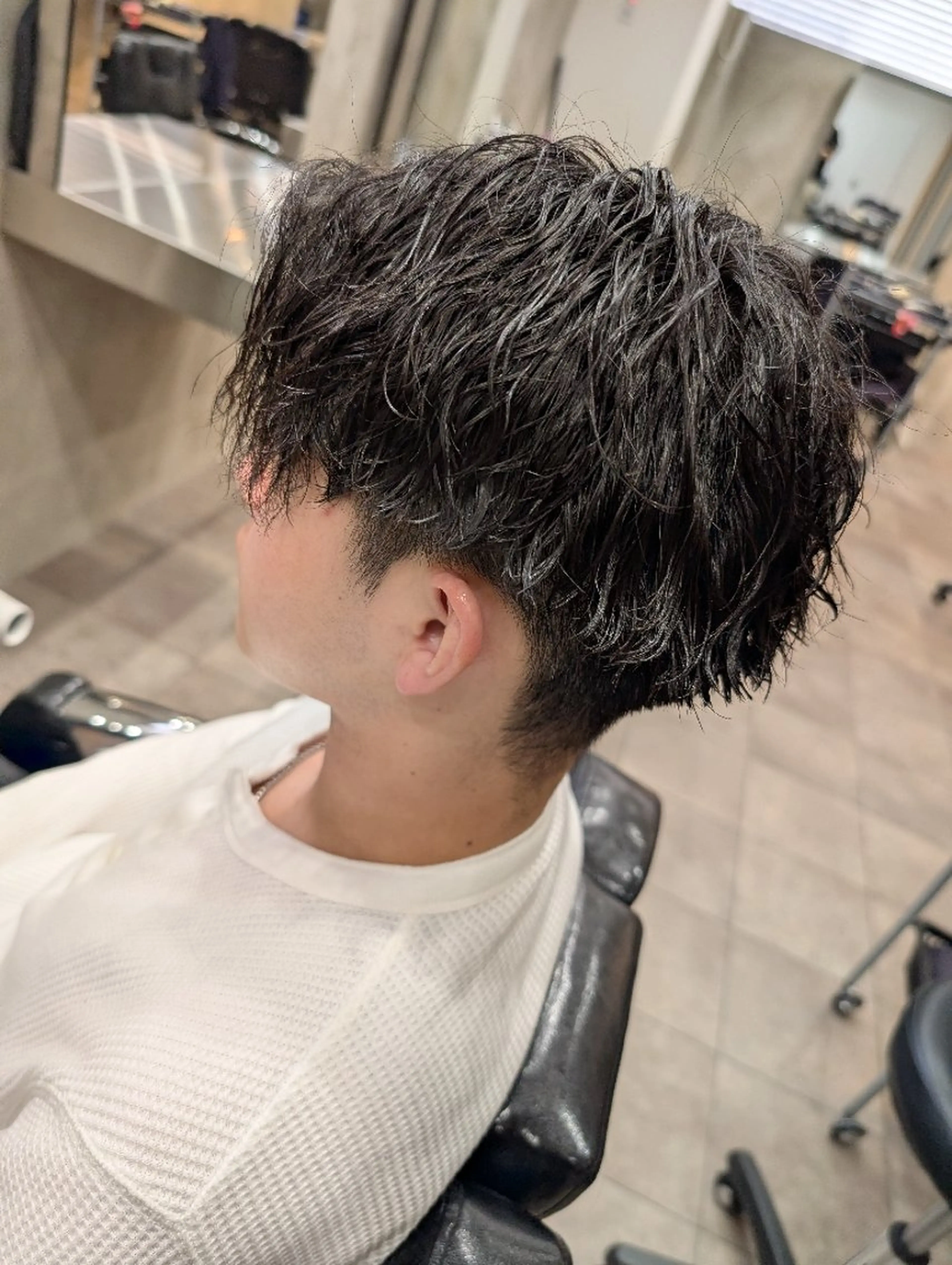 ミディアム パーマ メンズ ミディアムパーマ メンズパーマ ツイストスパイラルパーマ スパイラルパーマ カット パーマ QOL mens salon 円山所属・メンズ専門😎 QOL円山 YUTOのヘアスタイル