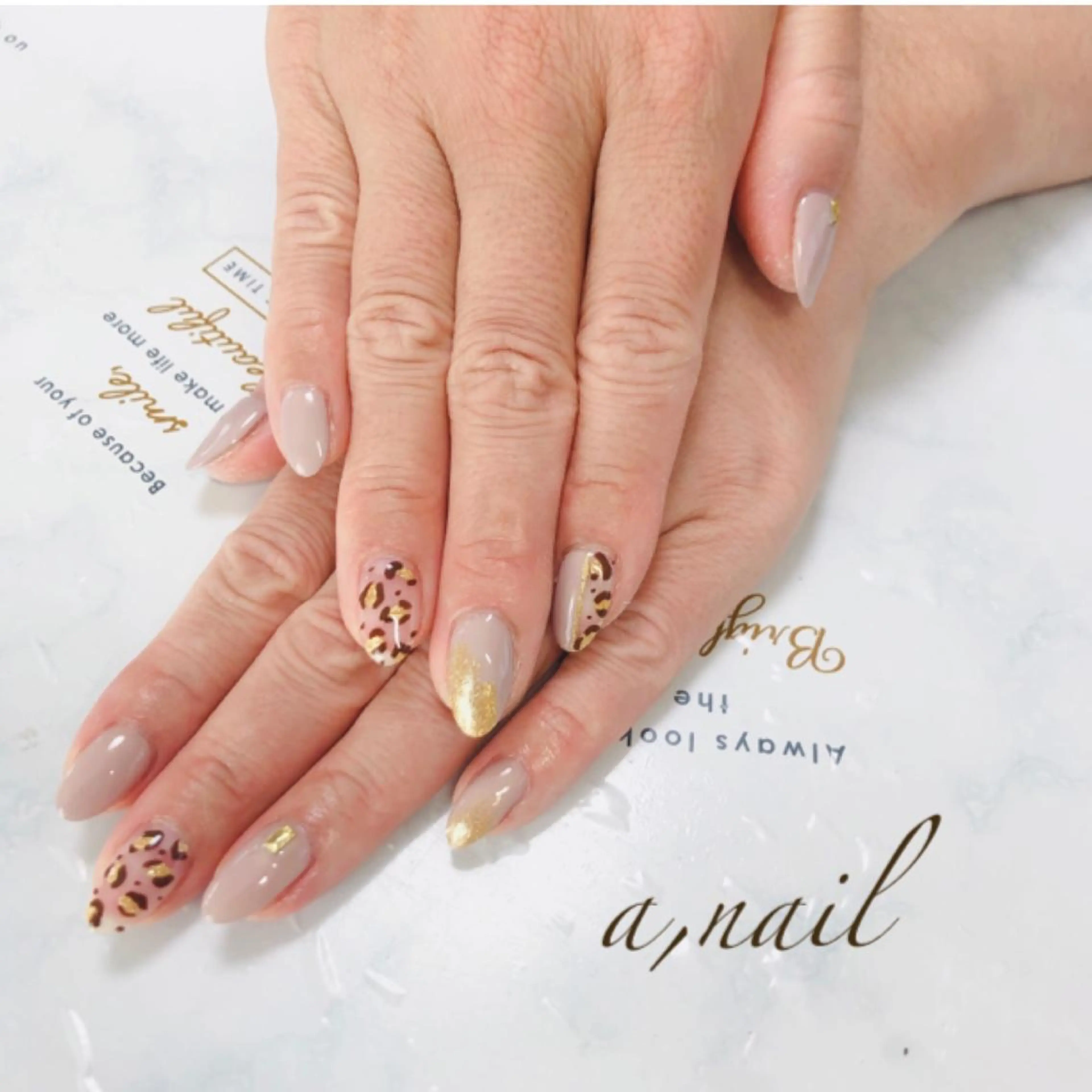 ネイル アニマル柄 フットネイル ジェルネイル グラデーション ラメ(グリッター) ハンドネイル ネイルサロン エーネイルのネイルデザイン