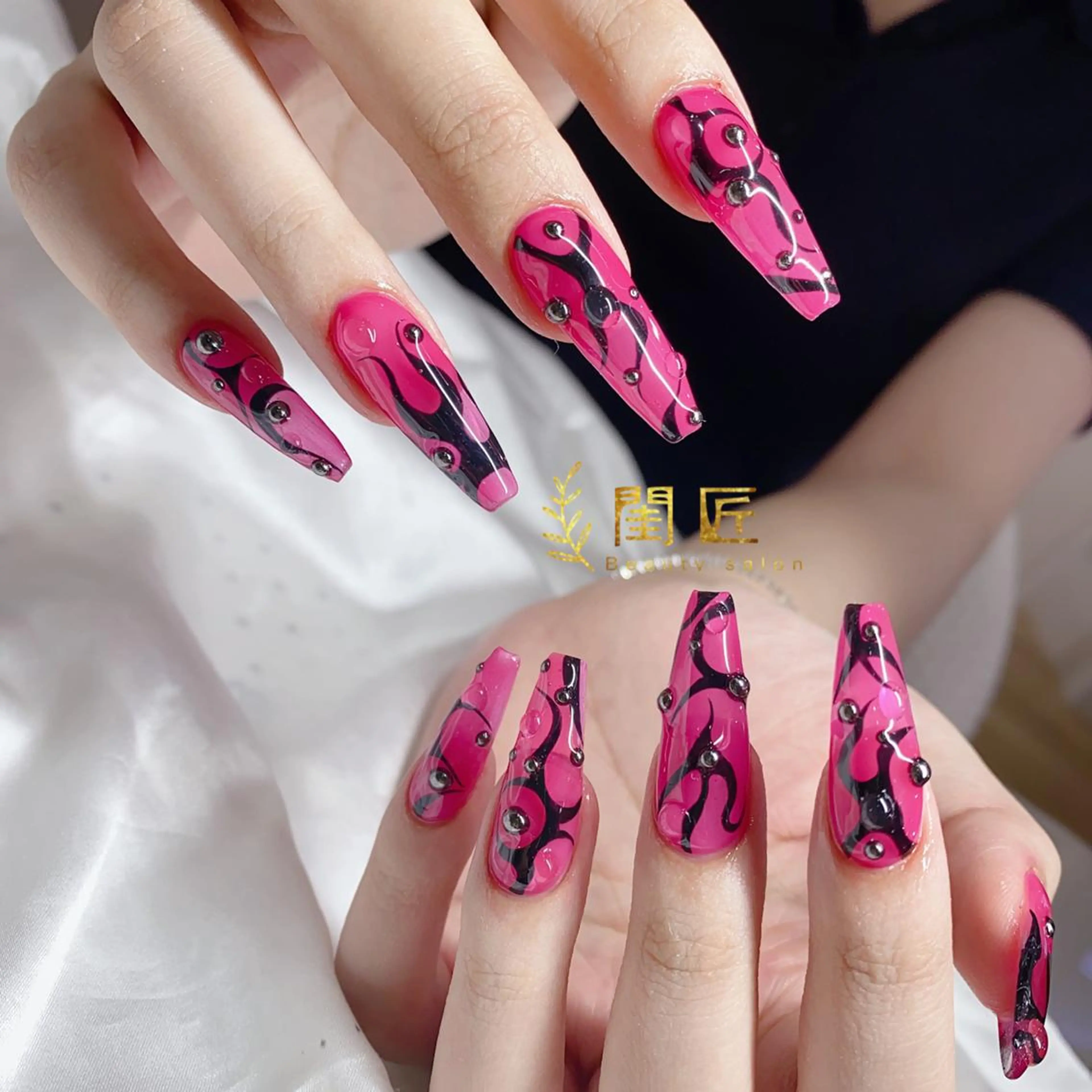 💅ハンドネイル【新規オフ無料】スカルプアート➕パーツつけ放題 持ち込み👌 💰18980の写真