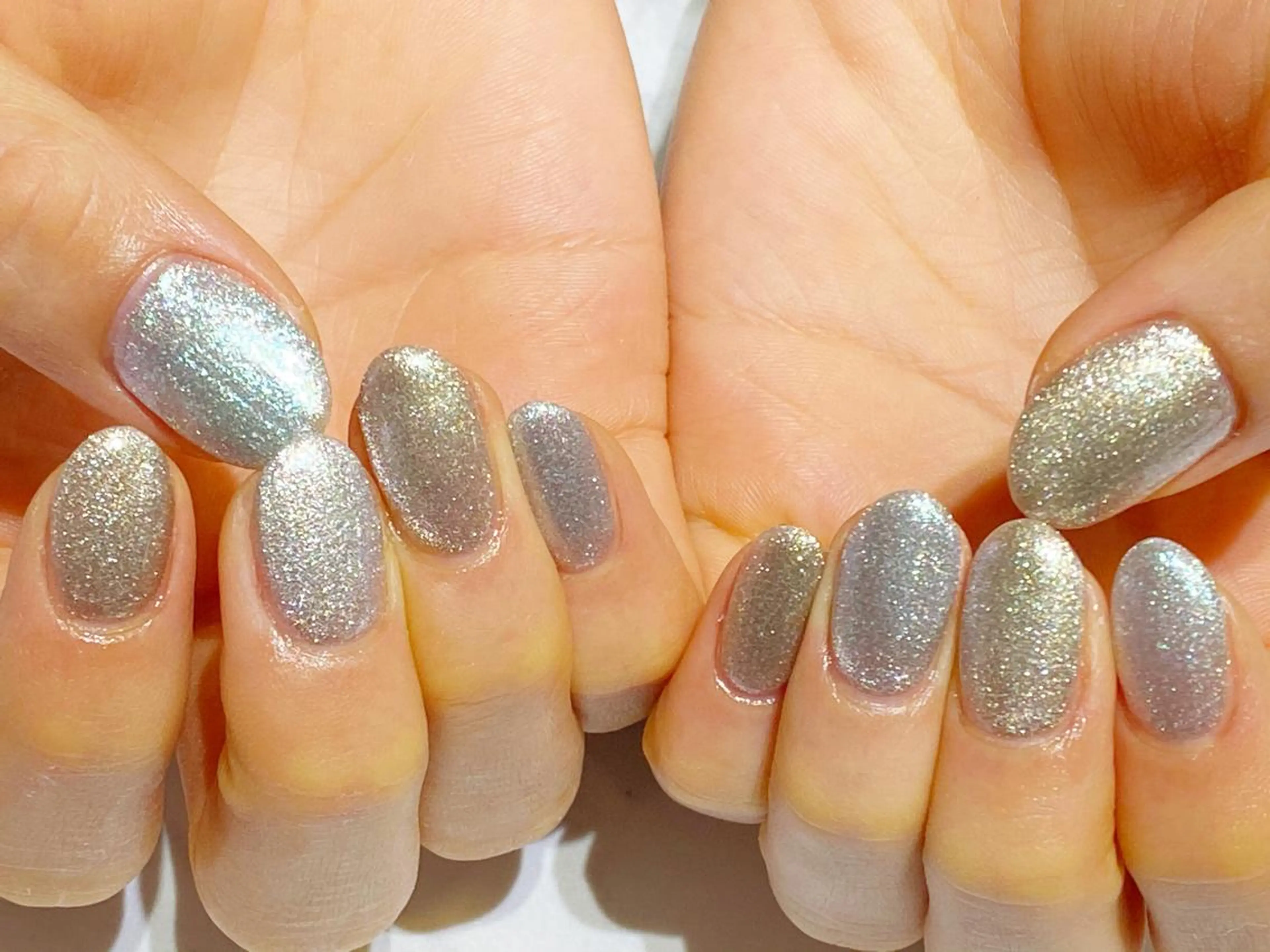 ネイル ホワイト ハンドネイル YUN 💅のネイルデザイン