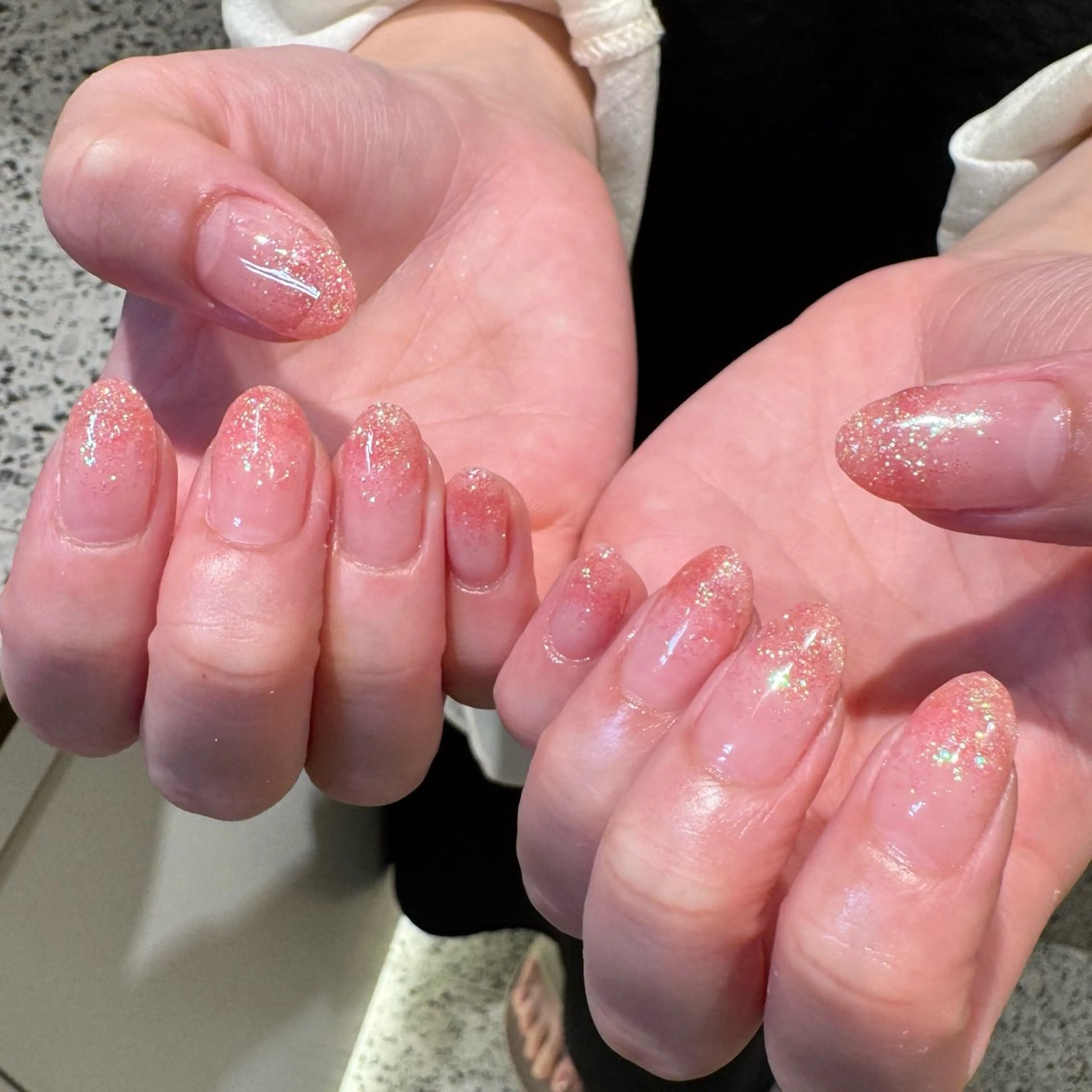 ネイル グラデーション ラメ(グリッター) ラメグラデーション ハンドネイル RIEKO🍒 ワンホン♡推しネイルのネイルデザイン