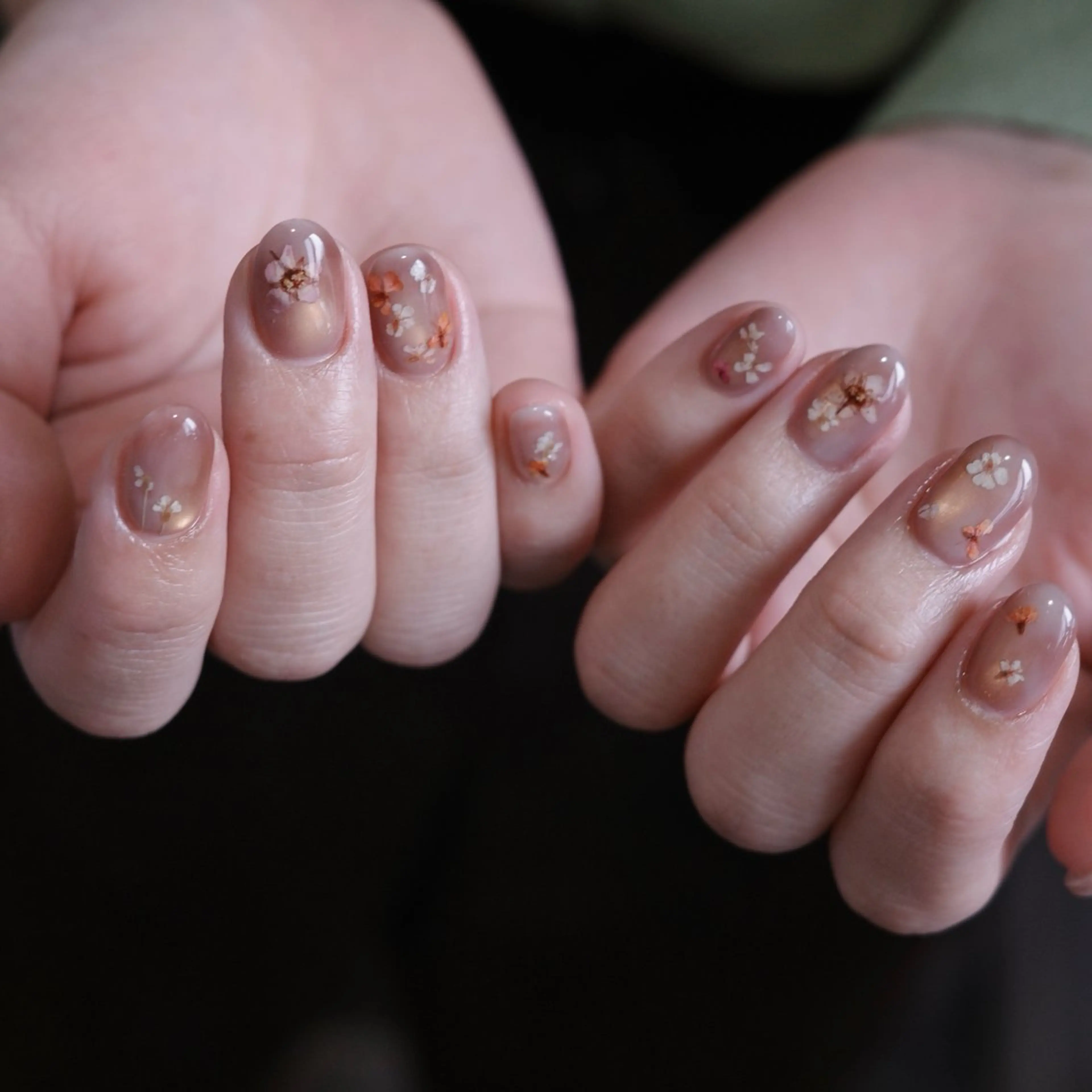 ネイル ブラウン フラワーネイル マグネットネイル オレンジ ハンドネイル pointillé .ayaのネイルデザイン