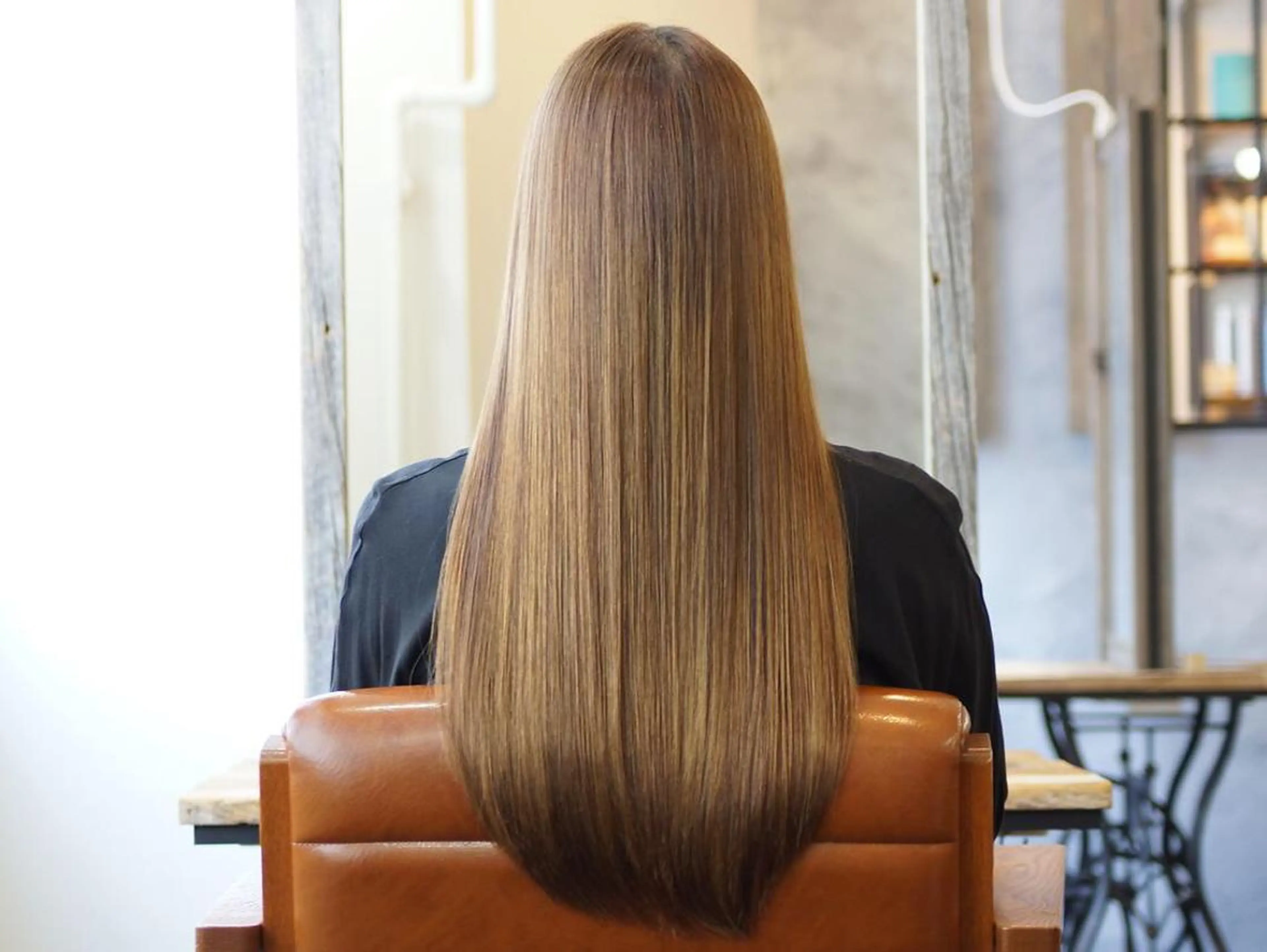 ロング カラー デート ヨシンモリ ロング 縮毛矯正 newi saLyu ネウィ　サリューのヘアスタイル