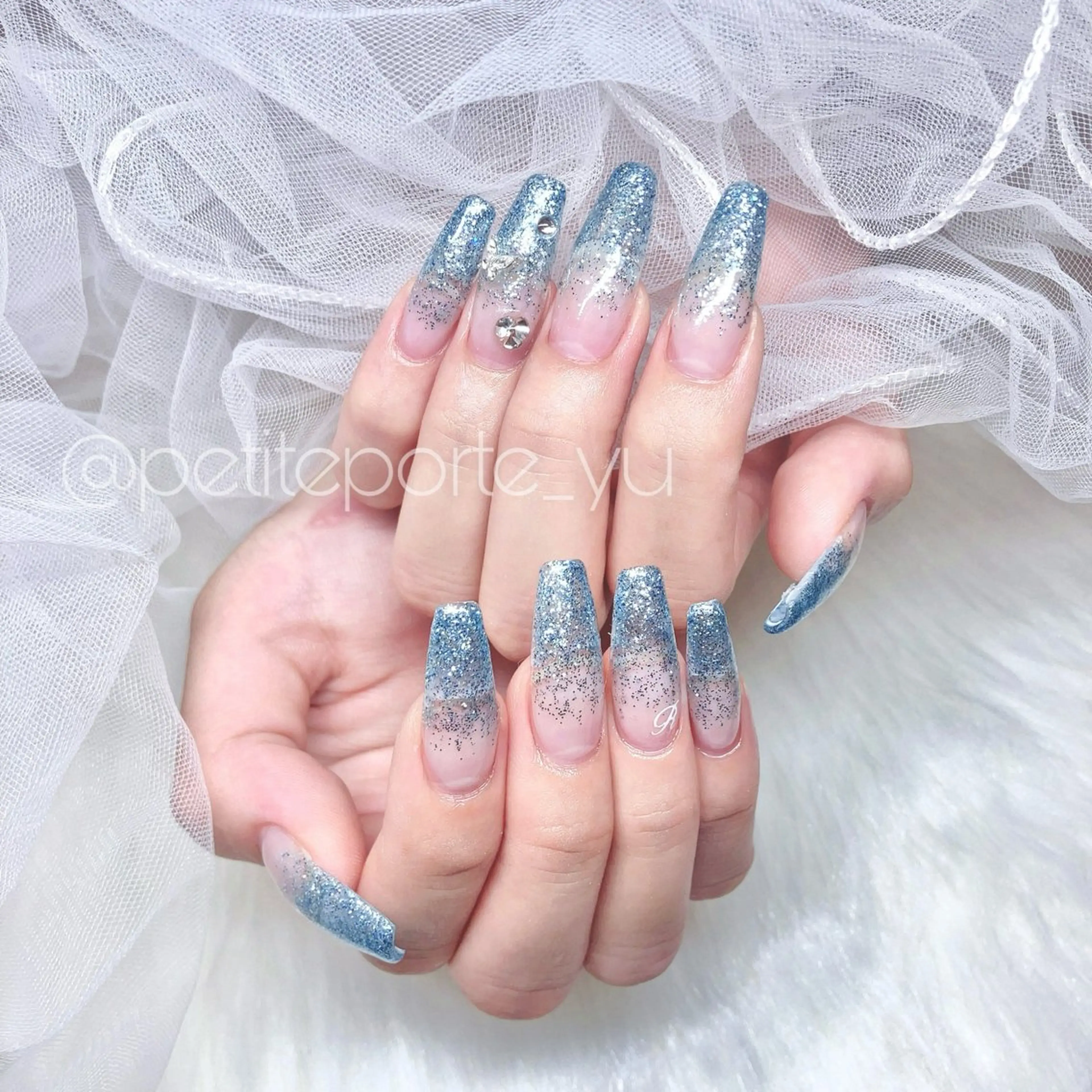 ネイル ブルー 長さ出し ジェルネイル グラデーション キラキラネイル ハンドネイル nailsalon petite porte所属・petite porteのネイルデザイン