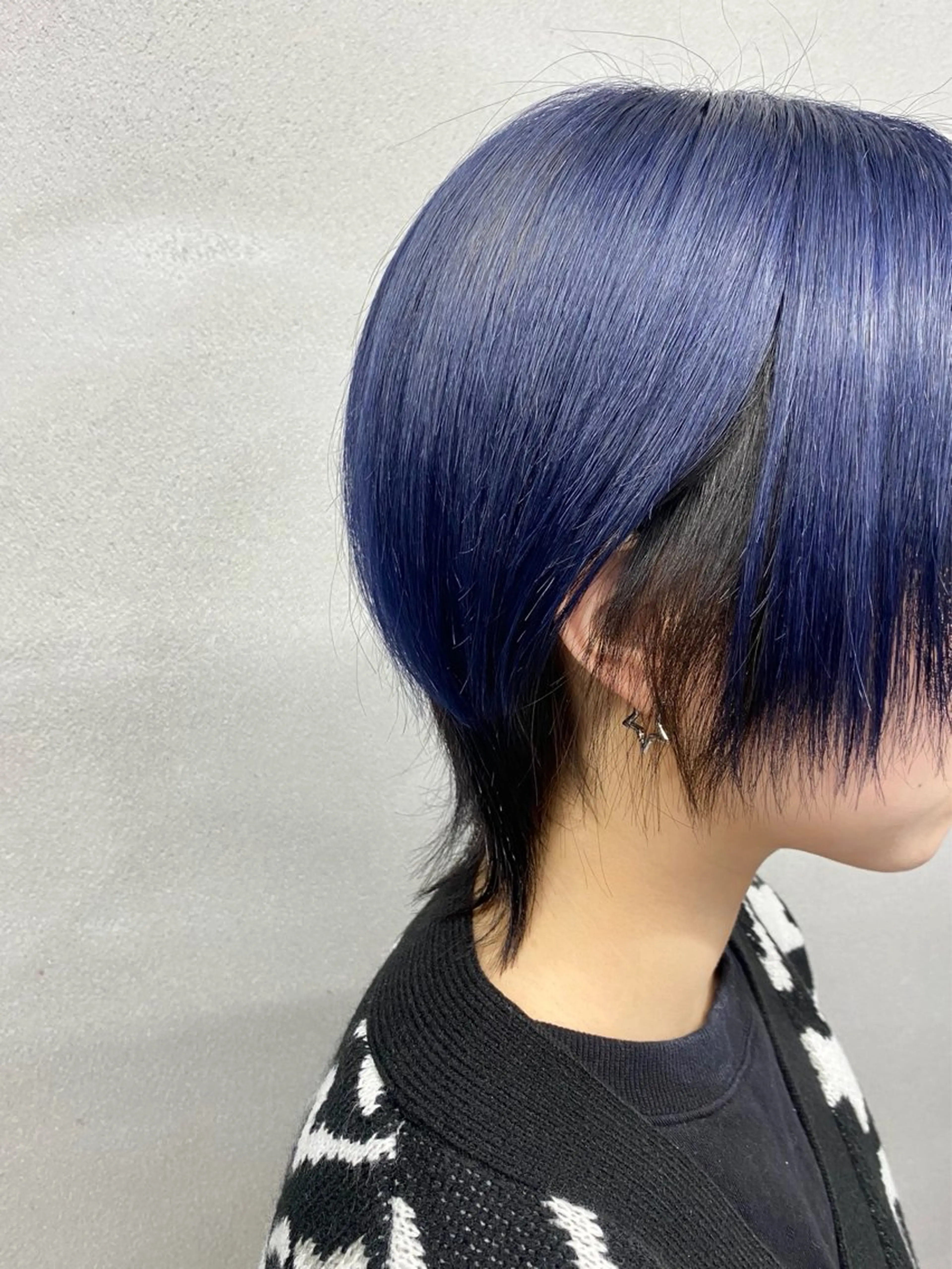 ショート カラー ブリーチ ブルーカラー デザインカラー イヤリングカラー インナーカラー 柏 デザインカラー/ レイヤー🐣シオリのヘアスタイル