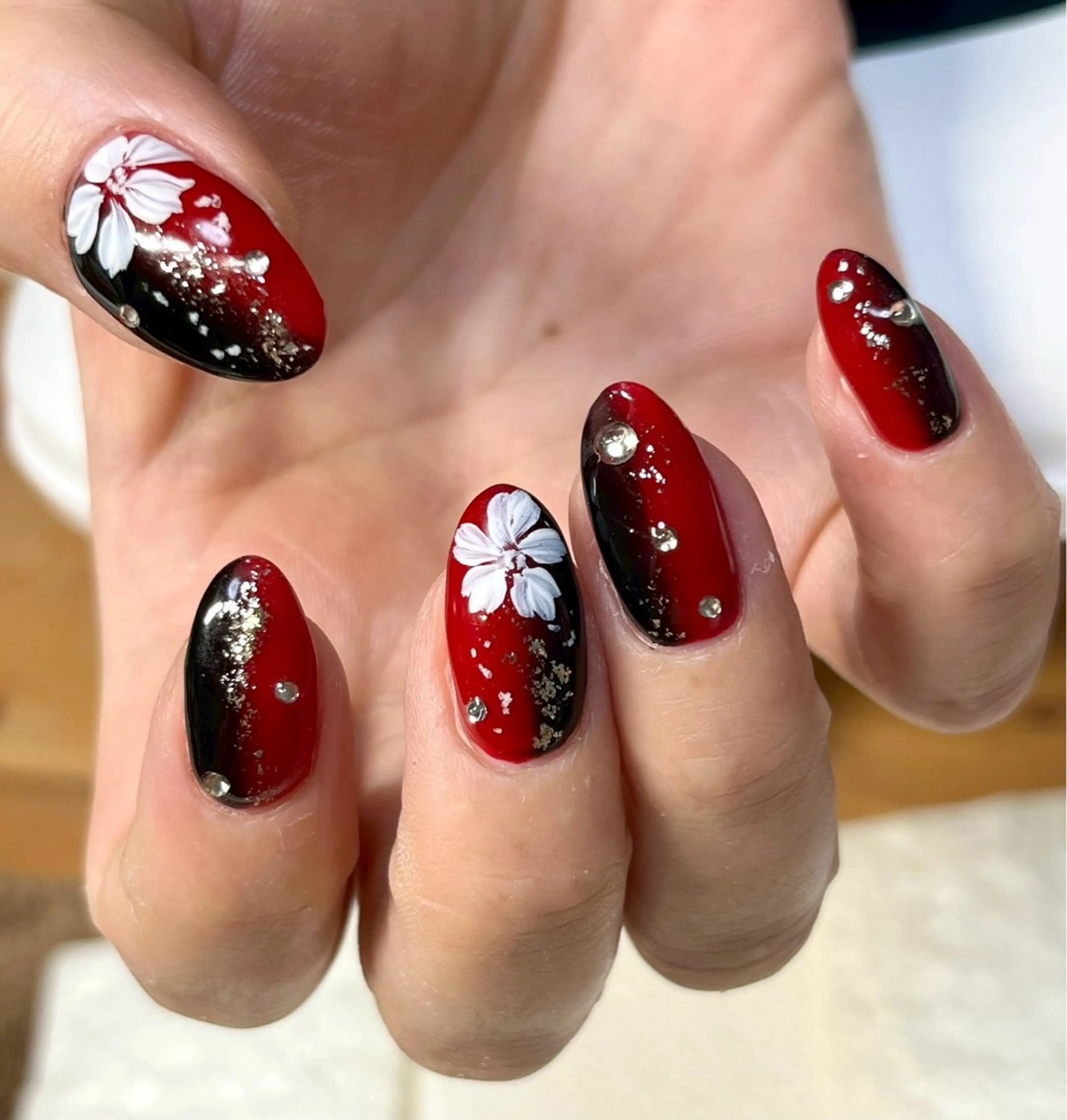 ネイル ハンドネイル フットネイル ハンドケア 鈴木 叶のネイルデザイン