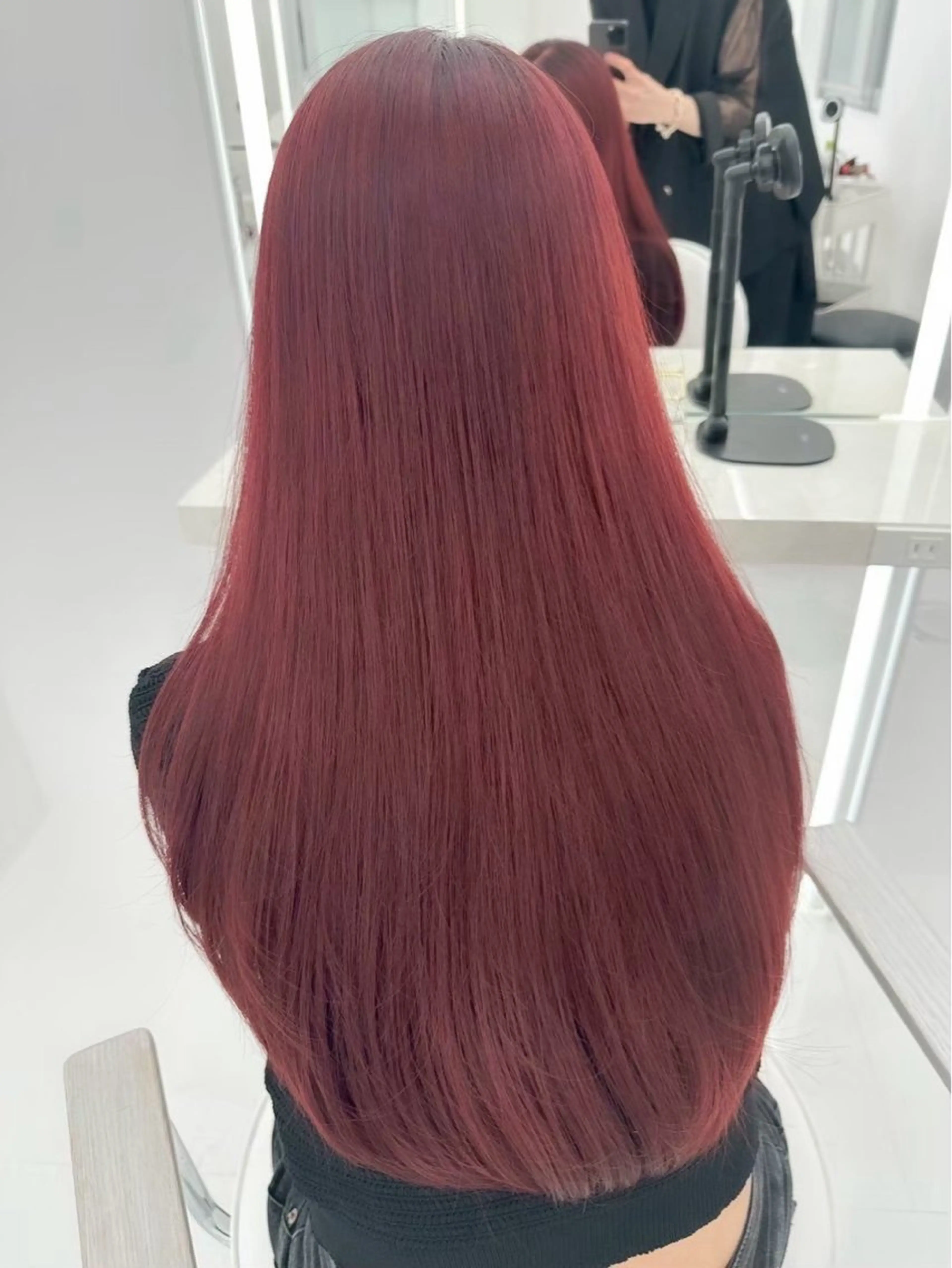 ロング カラー レッドカラー 前髪/顔周り/透明感 艶カラーとどさんのヘアスタイル