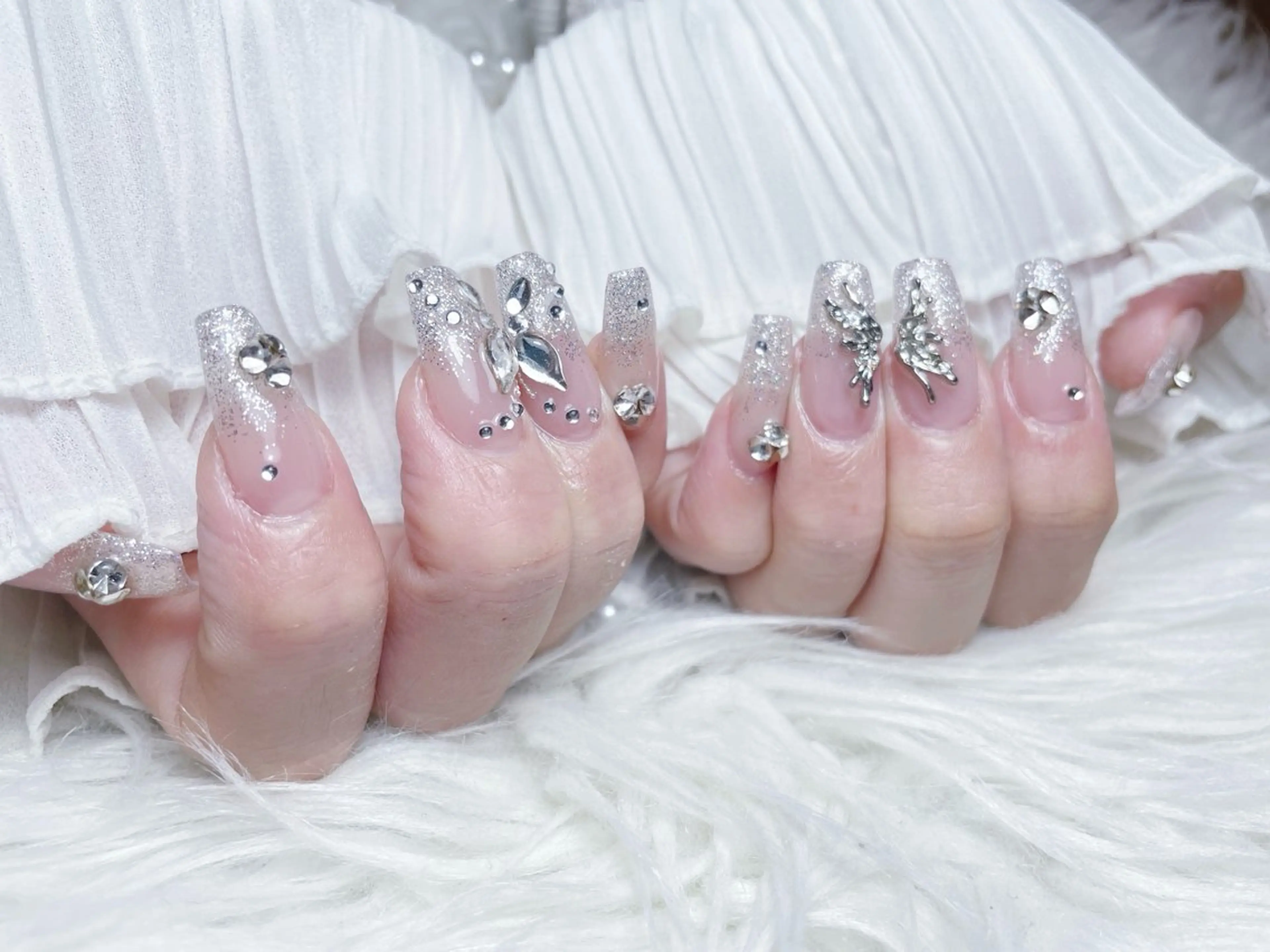 ネイル チークネイル 長さ出し フラワーネイル フレンチネイル ガーリー ハンドネイル NEW NAIL 池袋のネイルデザイン