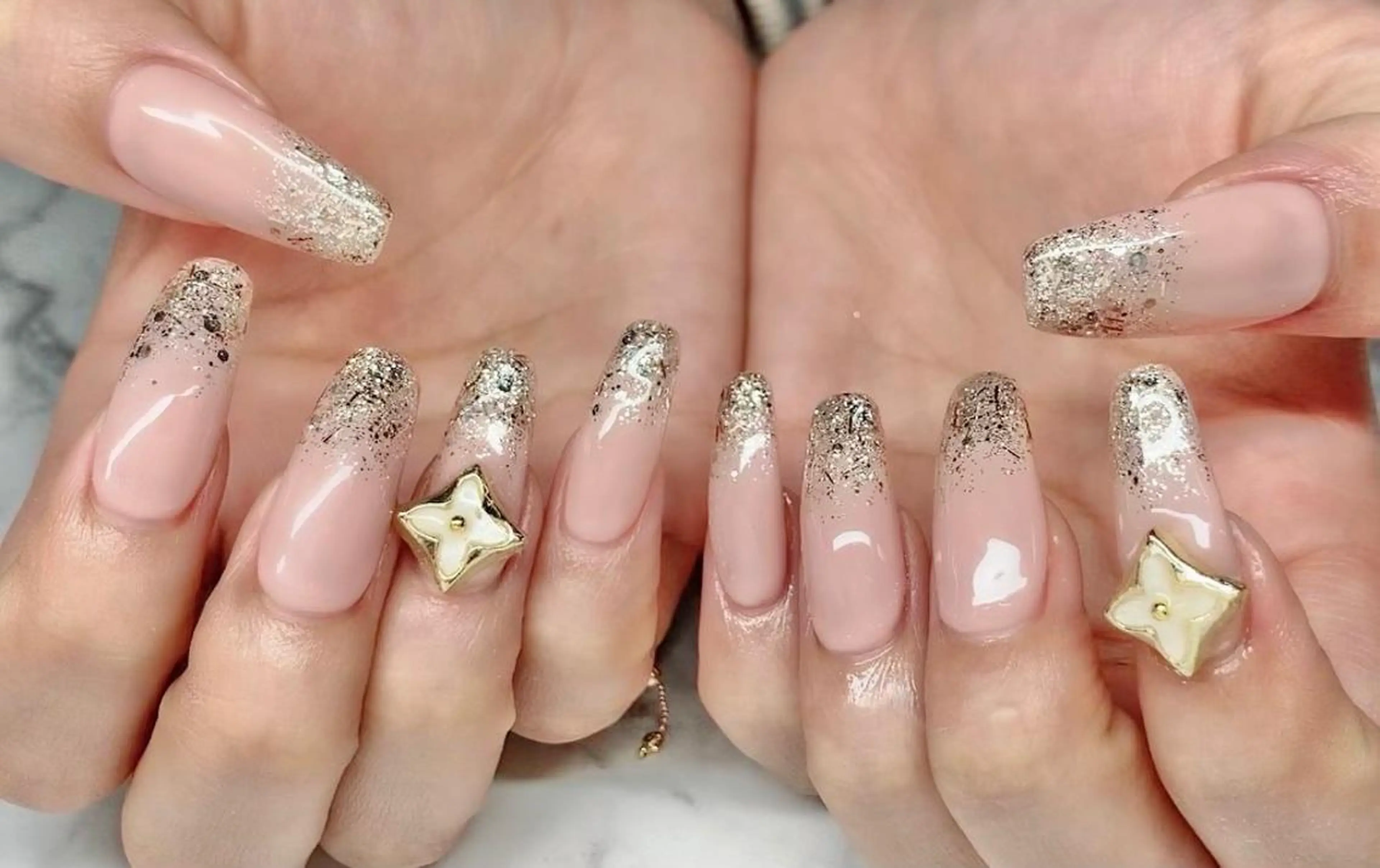 ネイル 長さ出し ジェルネイル 韓国ネイル マグネットネイル 持ち込み ハンドネイル Nail&eye Belire 新宿のネイルデザイン