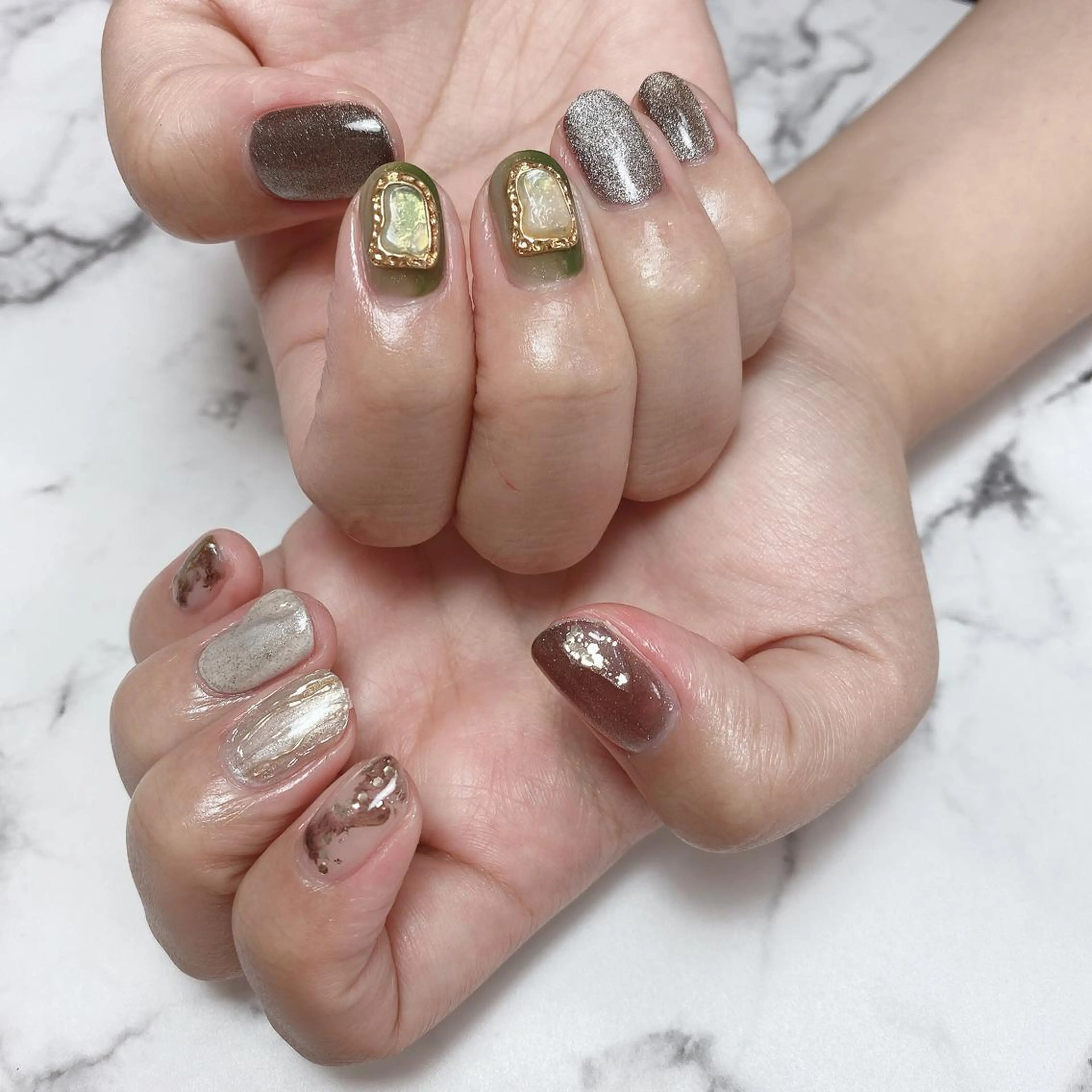 ミディアム ネイル ニュアンスネイル 石原 夕華のネイルデザイン