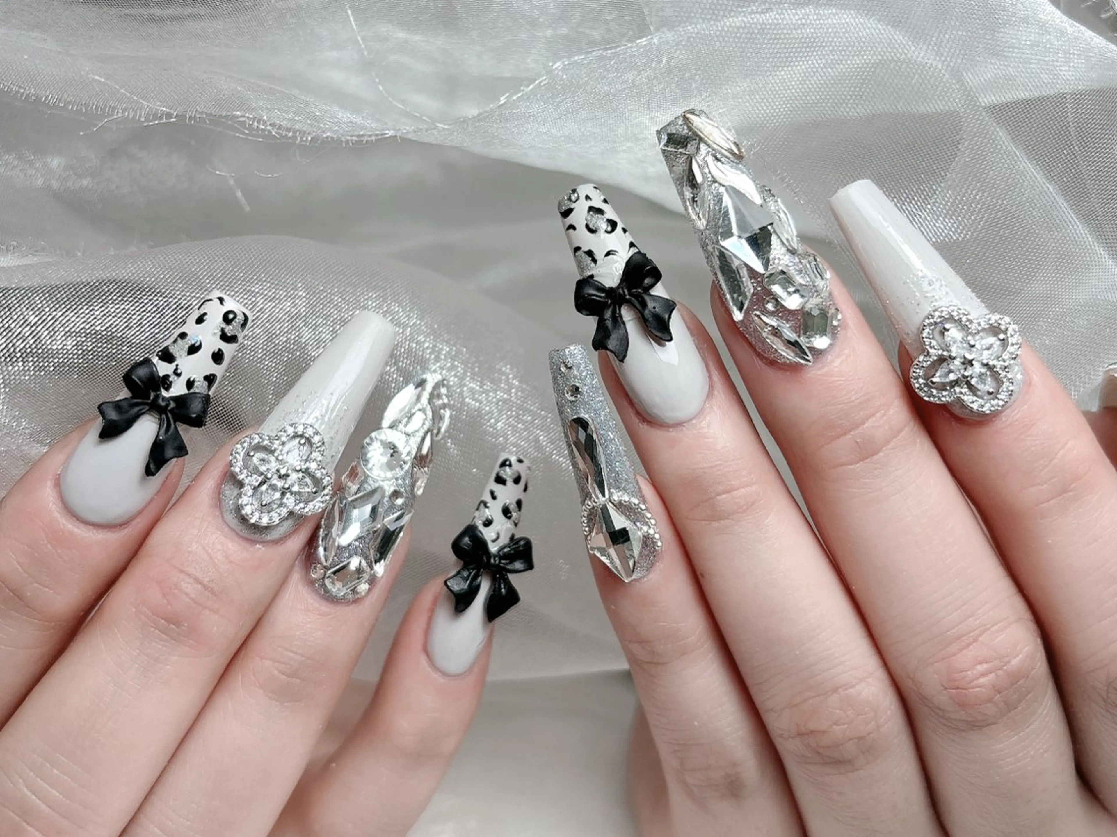 ネイル 成人式 キラキラネイル 大理石ネイル(マーブル) スカルプネイル 夏ネイル ハンドネイル MoMoA Nail ネイル長さ出し専門店のネイルデザイン