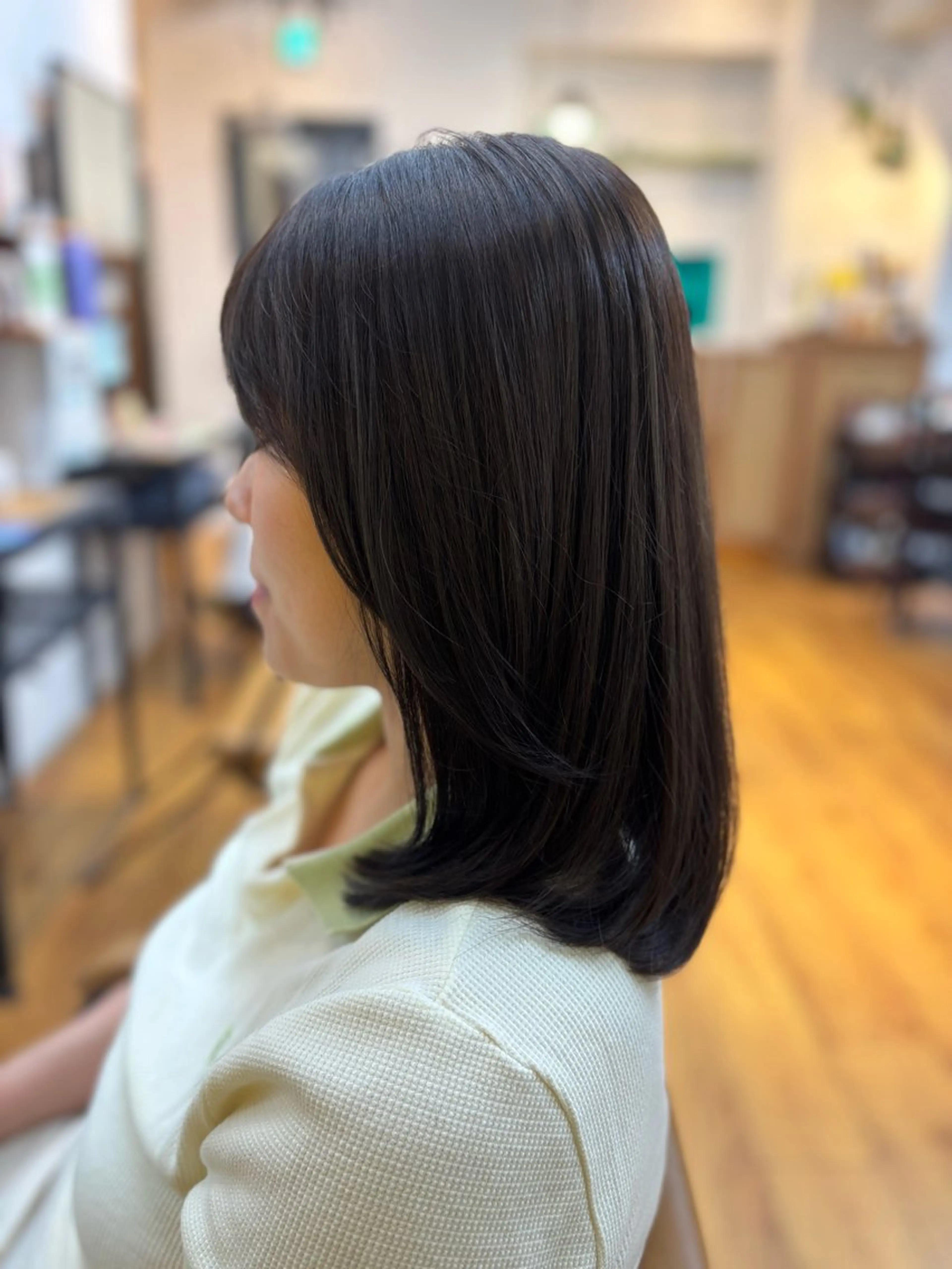 ミディアム カラー カネコ ナナミのヘアスタイル