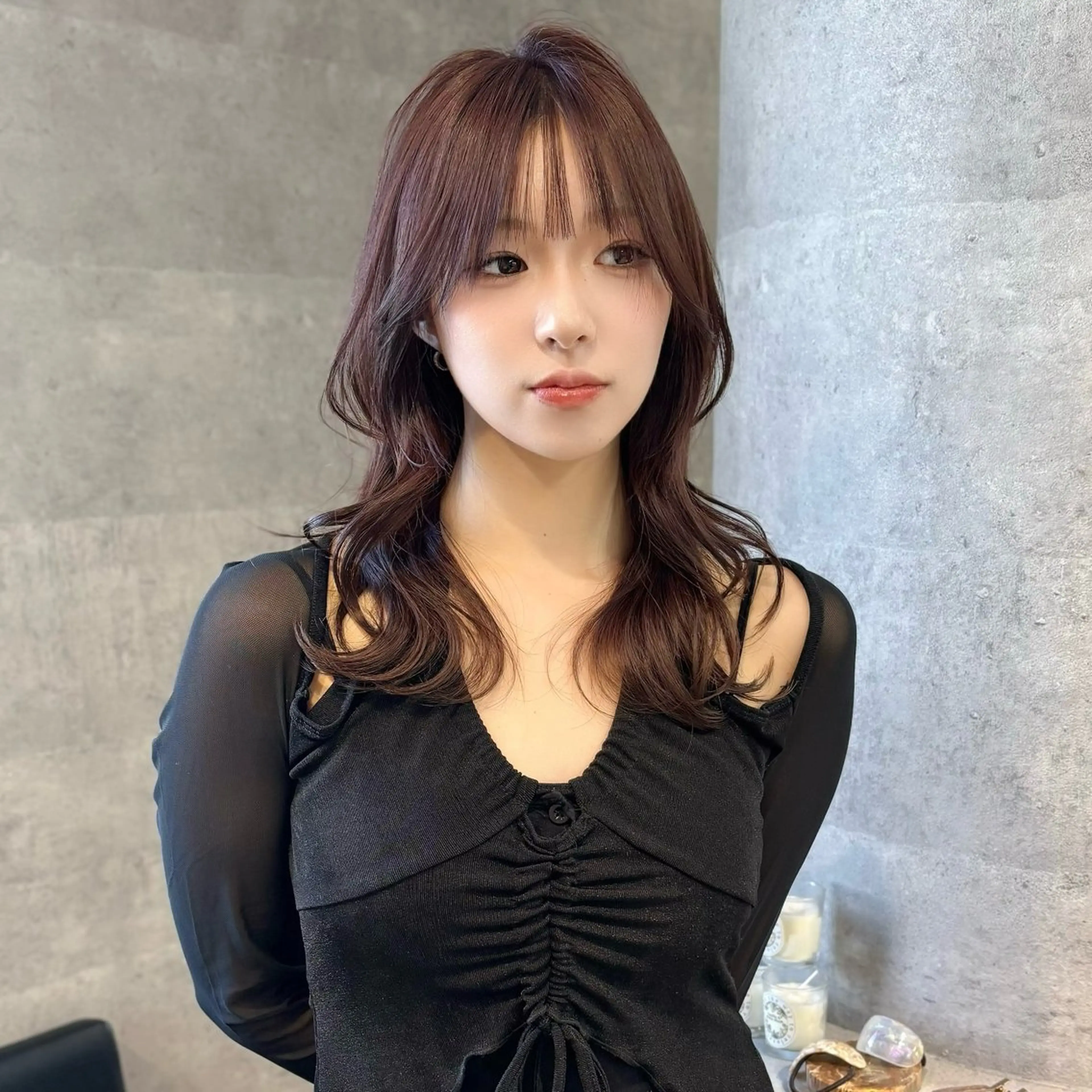 セミロング くびれヘア 韓国風ヘア レイヤーカット シースルーバング カット パーマ 新宿/メンズ特化 髪質改善パーマのヘアスタイル