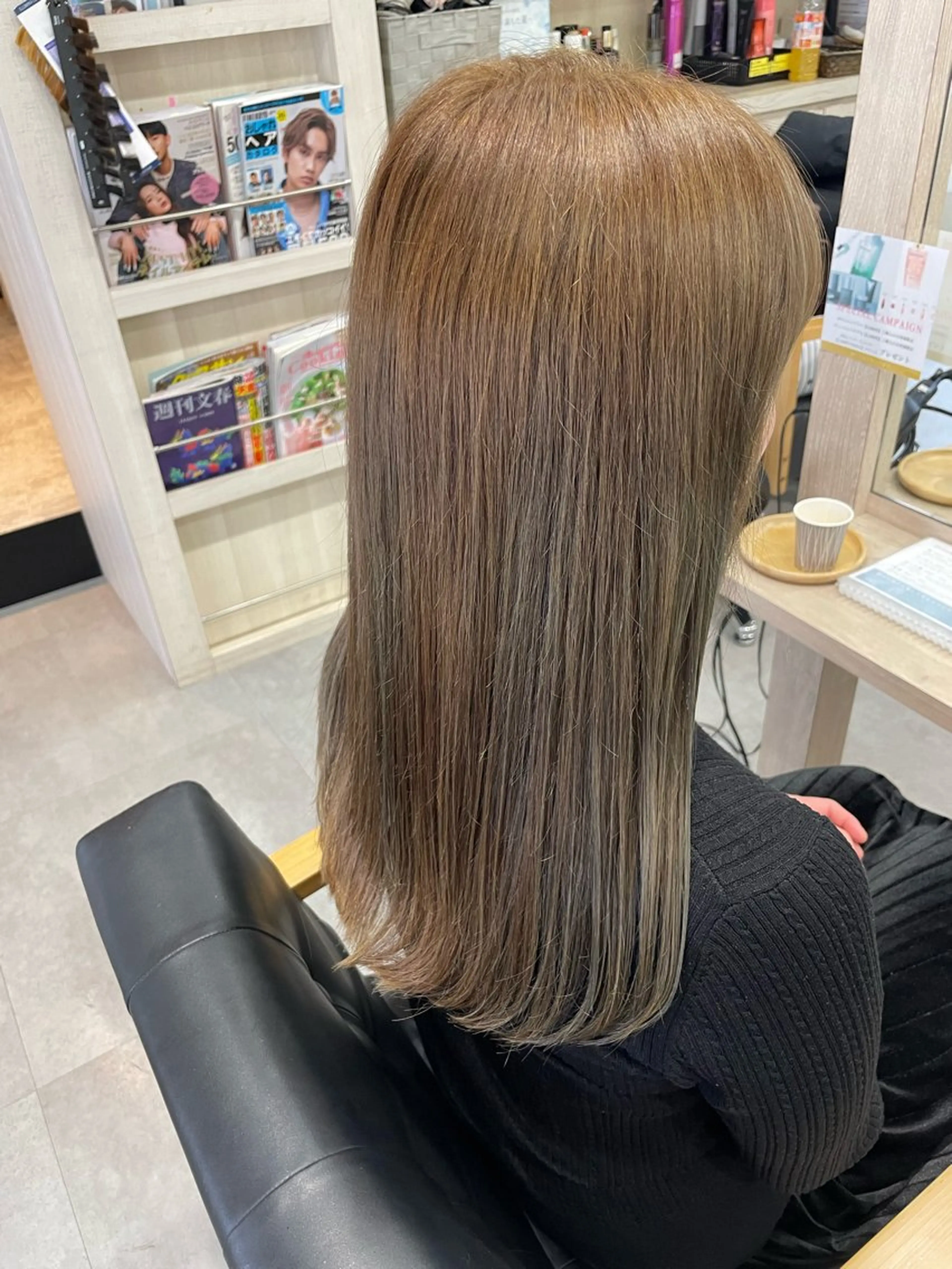 カラー YoLo.所属・村上 ななみのヘアスタイル