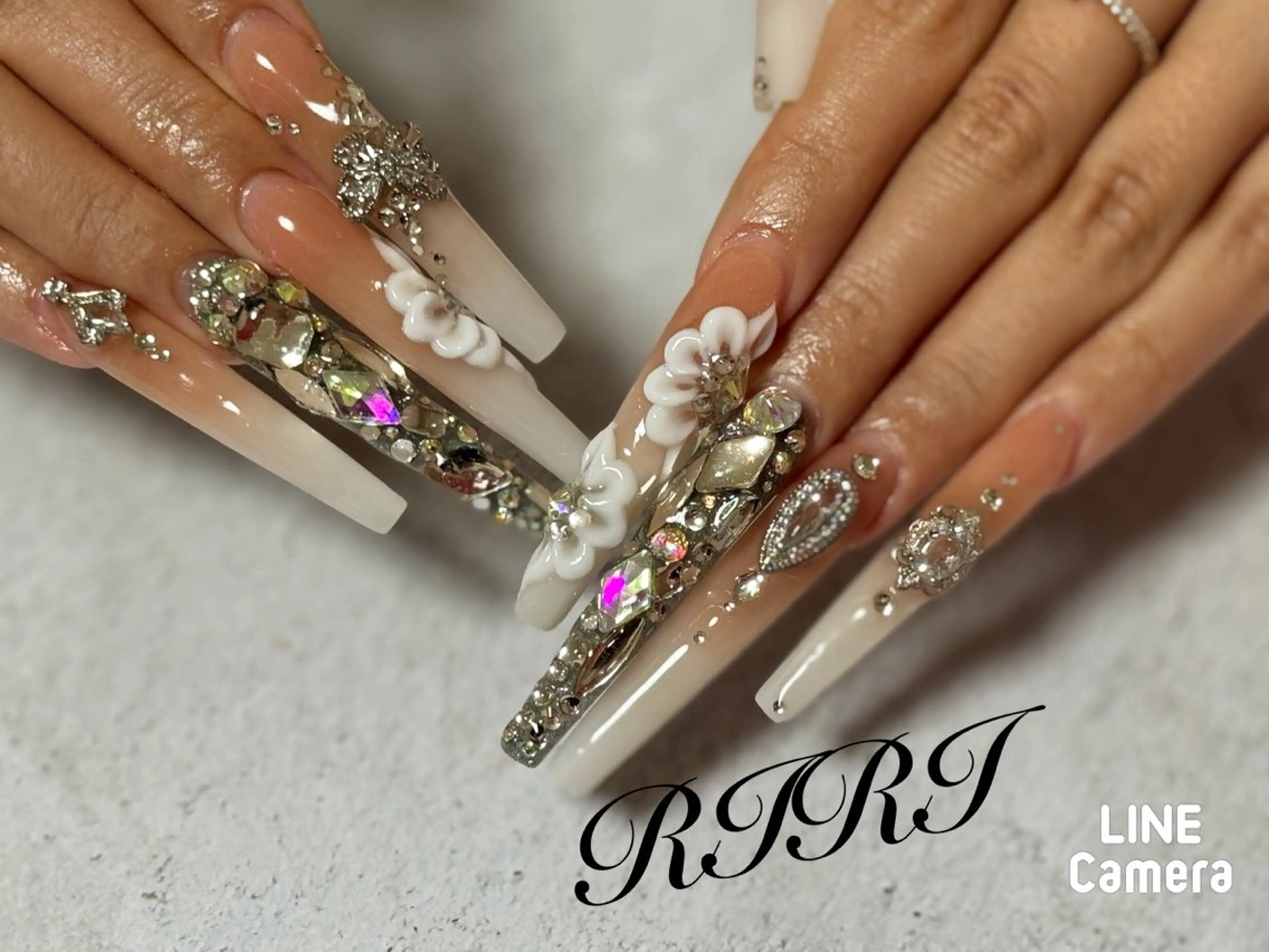 ネイル フラワーネイル ジェルネイル ロングネイル スカルプネイル シンプルネイル ハンドネイル riri オーナーのネイルデザイン