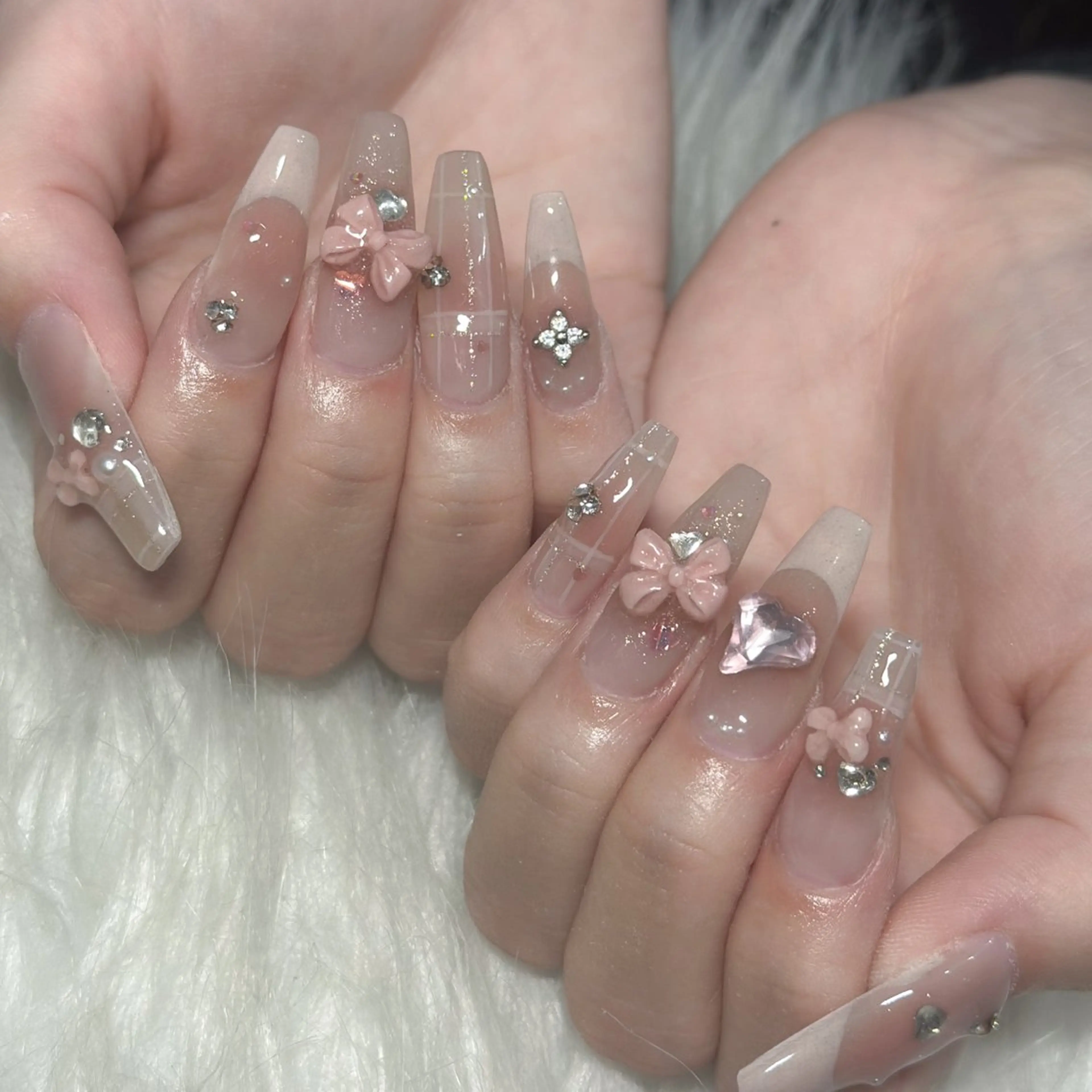 ネイル ハンドネイル フットネイル LAVISH nanamiのネイルデザイン