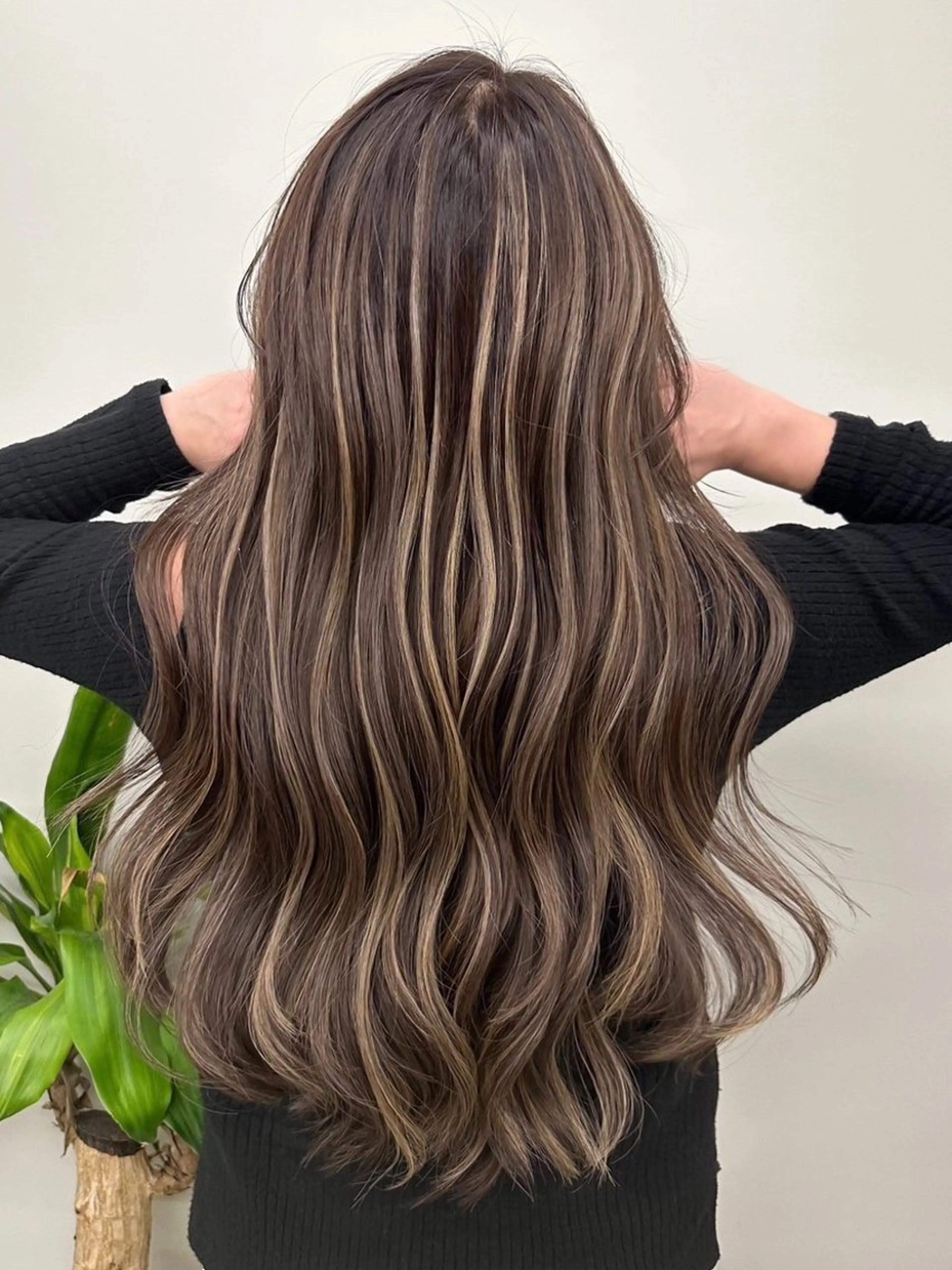 ロング カラー バレイヤージュ ハイライトカラー ハイライト レイヤーカット ご予約 宜しくお願いします！のヘアスタイル