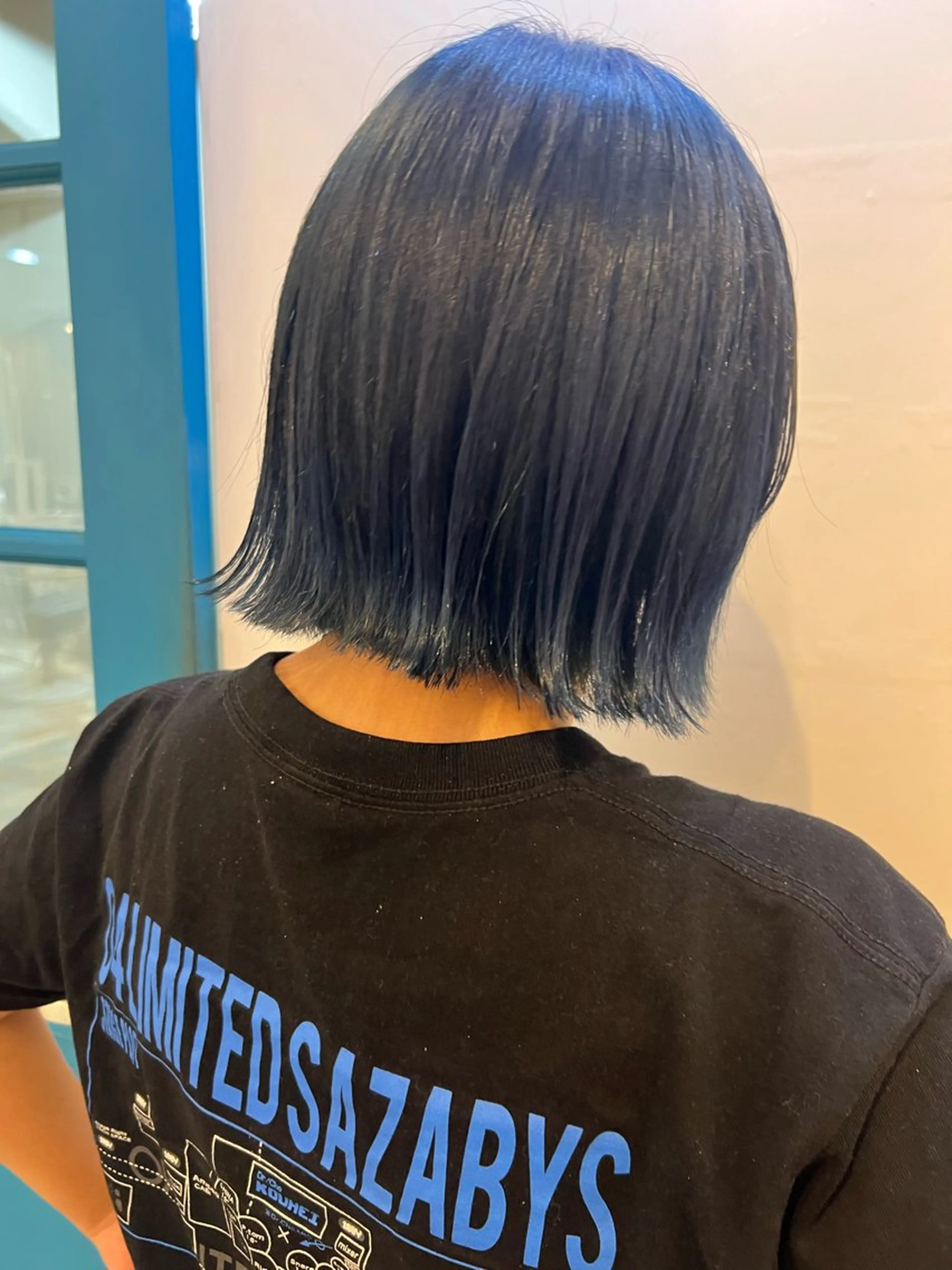 ショート カラー ブリーチ ブルーカラー ケアブリーチ デザインカラー イヤリングカラー ヘアカラー トリートメント KANA/ボブ/ インナーカラー/艶髪のヘアスタイル