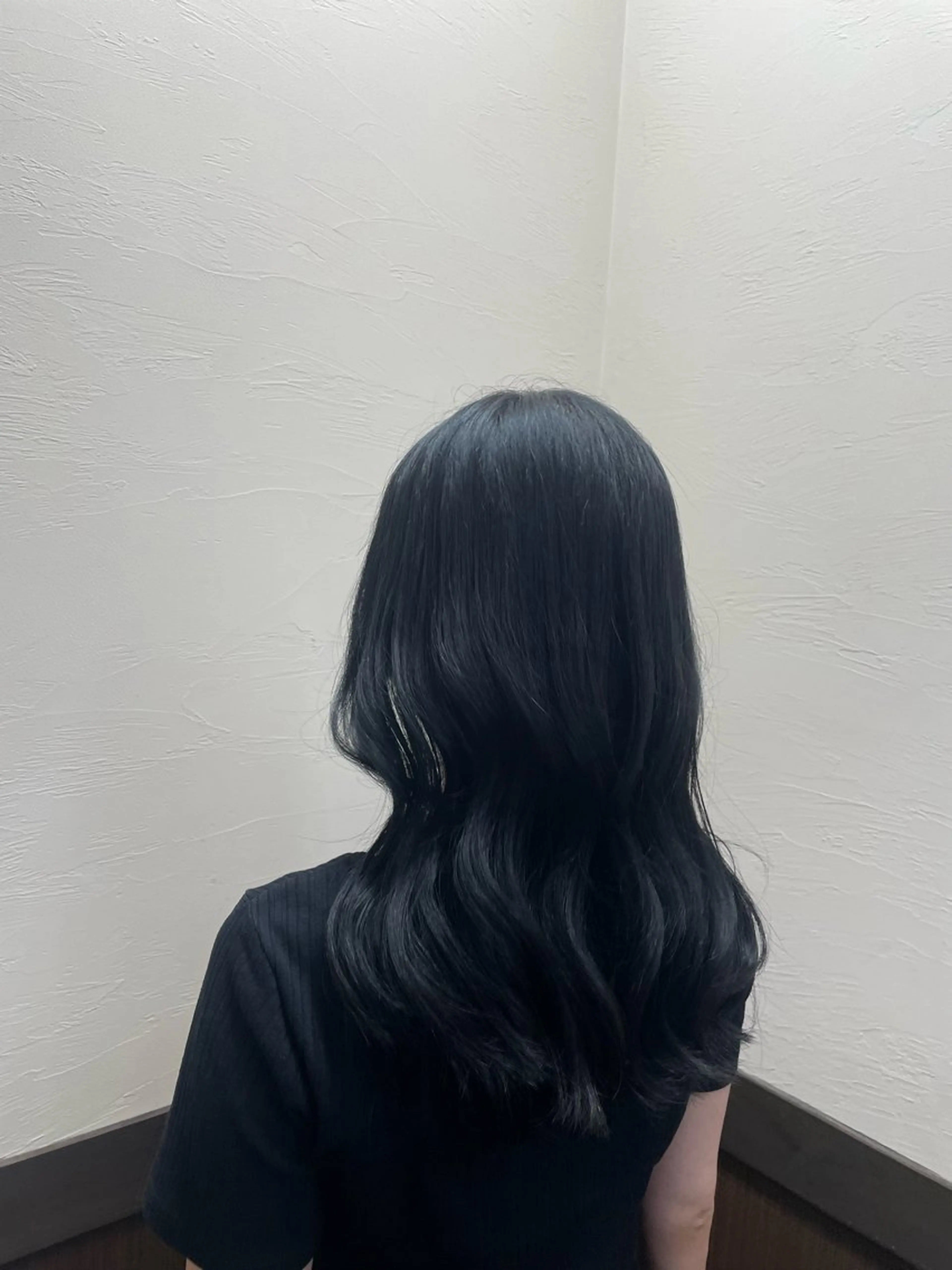 カラー 黒髪 ブルーカラー ブルーブラック 鈴木 美佑のヘアスタイル