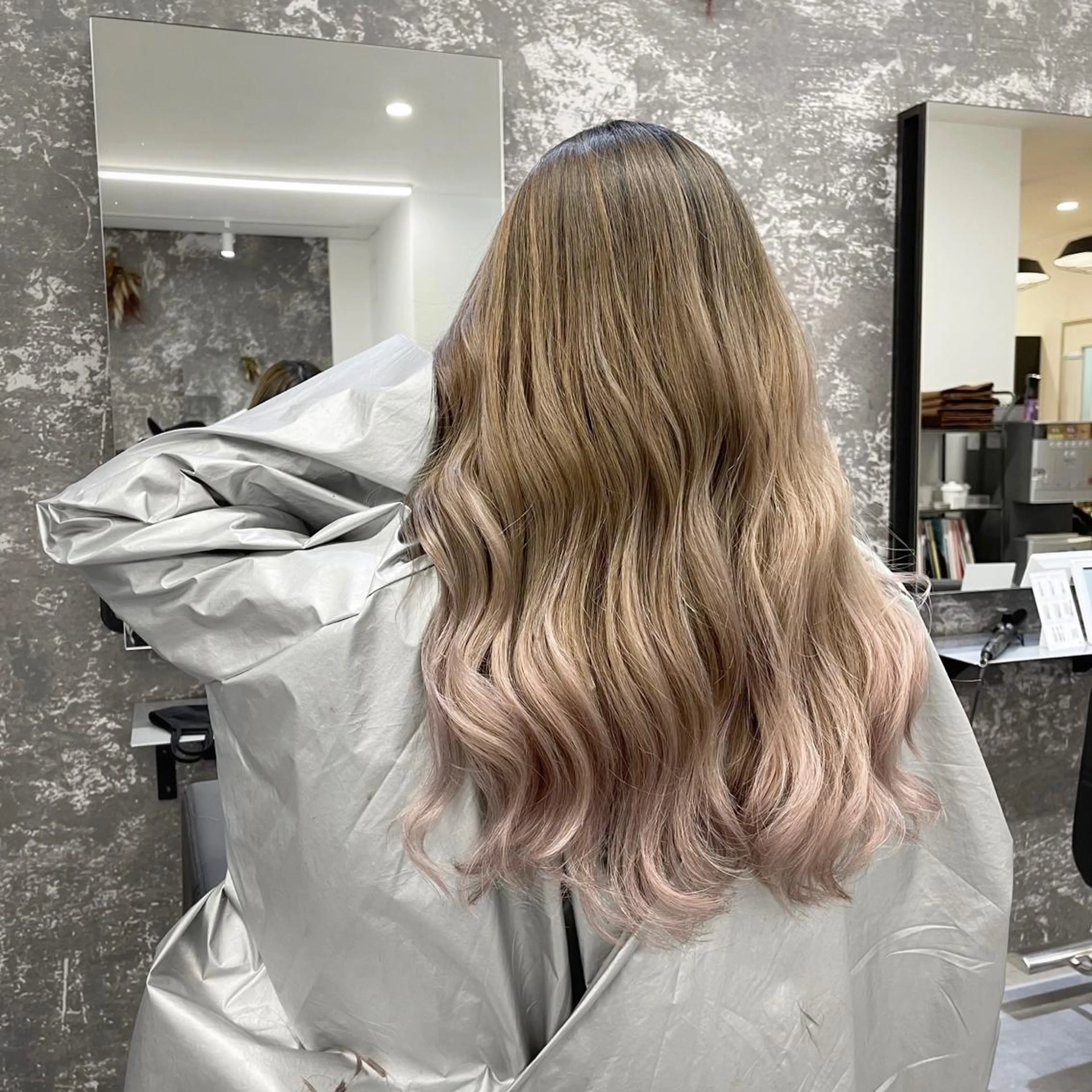 ロング カラー ヘアアレンジ バレイヤージュ デザインカラー ハイライトカラー 外国人風カラー ハイライト アンドウ ユウ/ レイヤーカット/韓国のヘアスタイル