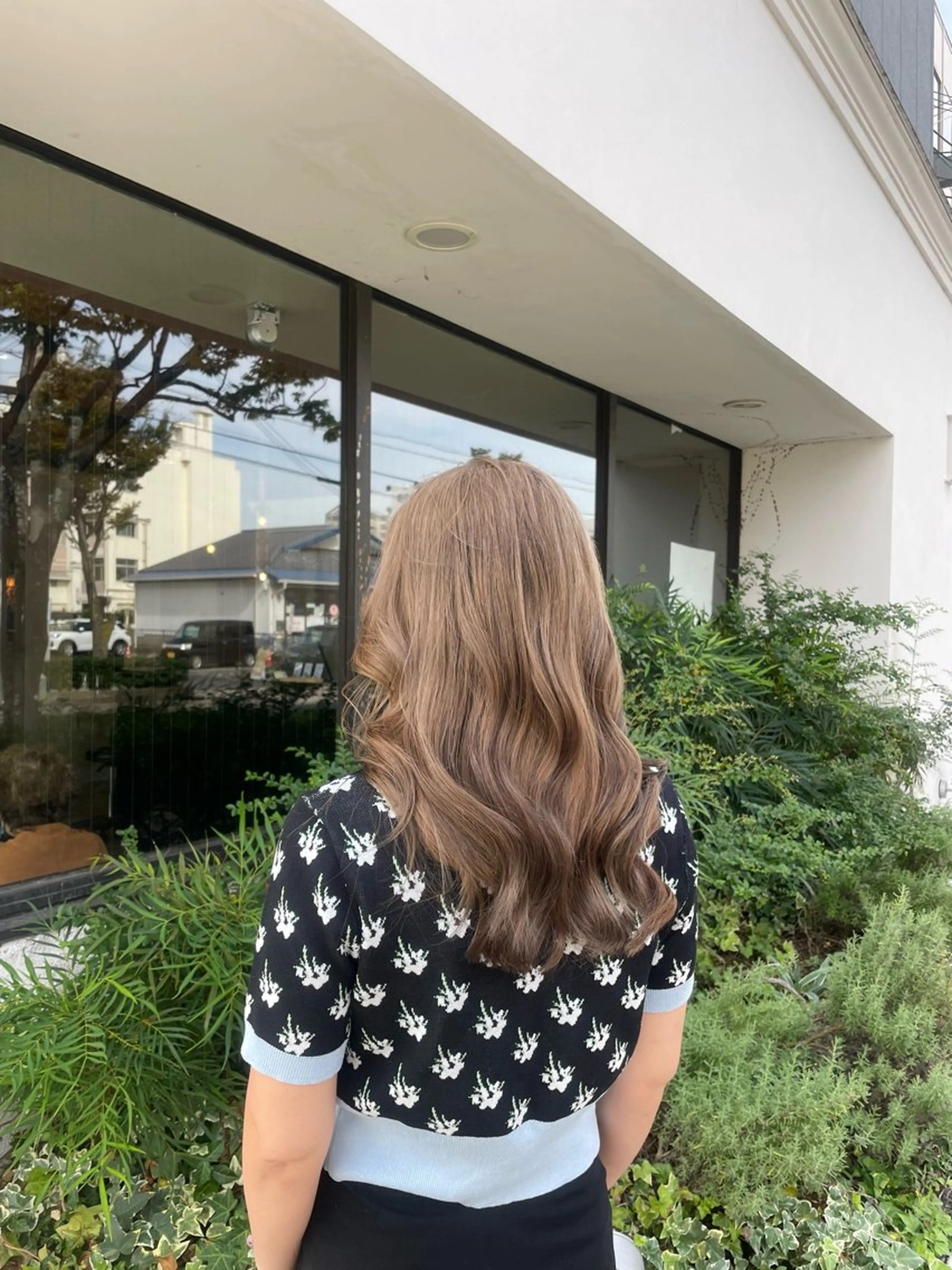 ロング ROZA germe所属・SHIO / ハイトーンカラーのヘアスタイル