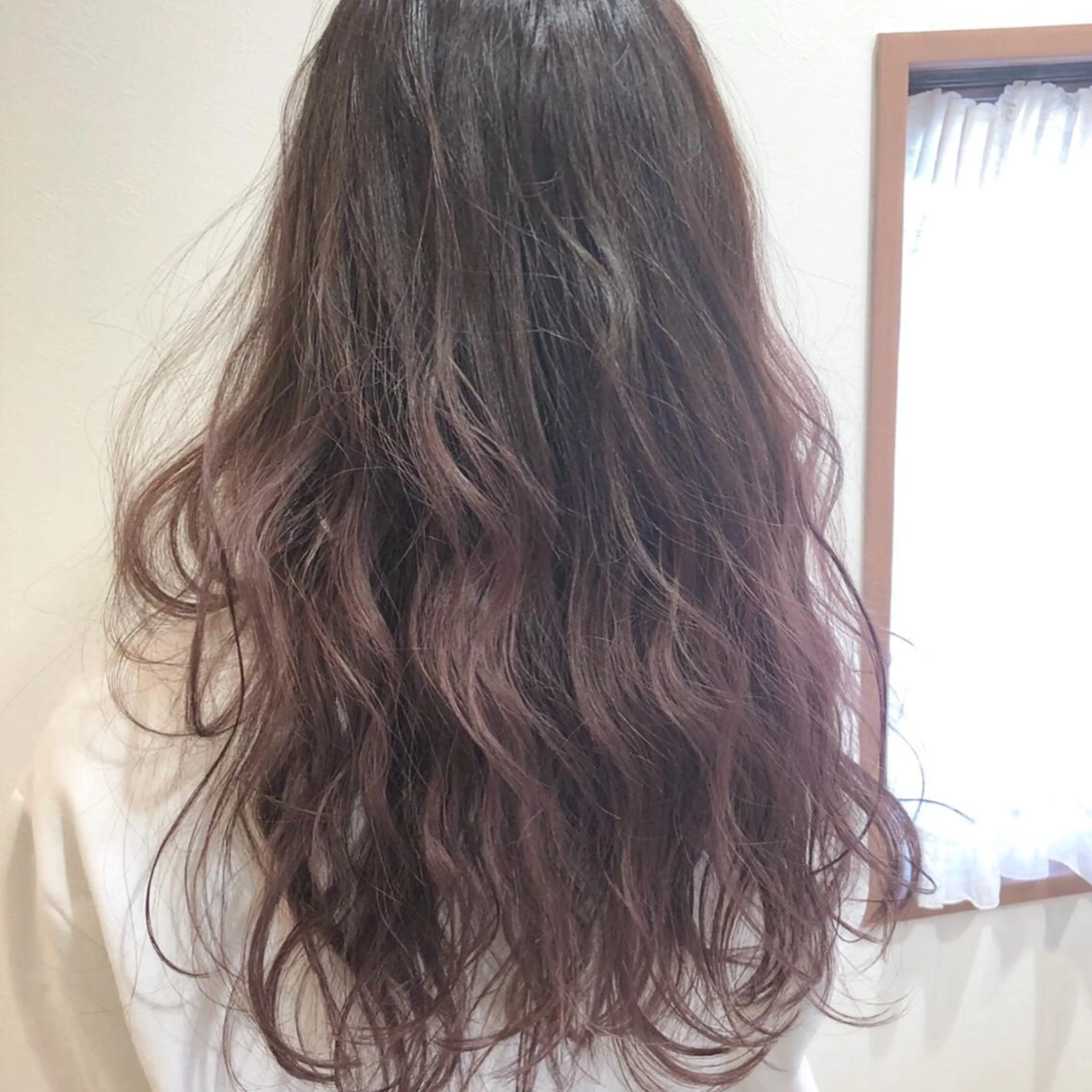 ロング カラー ブリーチ グラデーションカラー 大石 陽菜のヘアスタイル