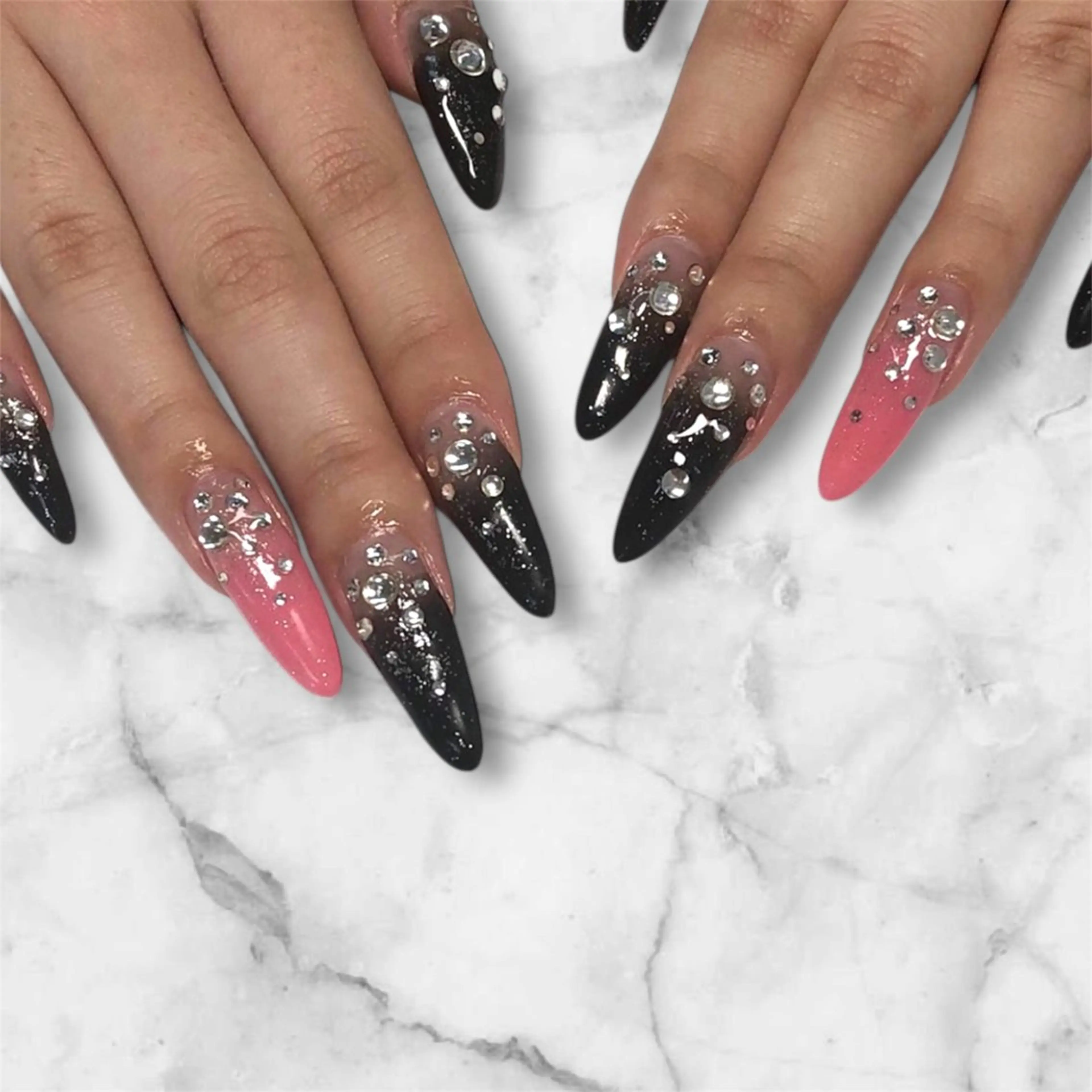 ネイル 長さ出し グラデーション ロングネイル ストーンネイル ハンドネイル i'm nailのネイルデザイン