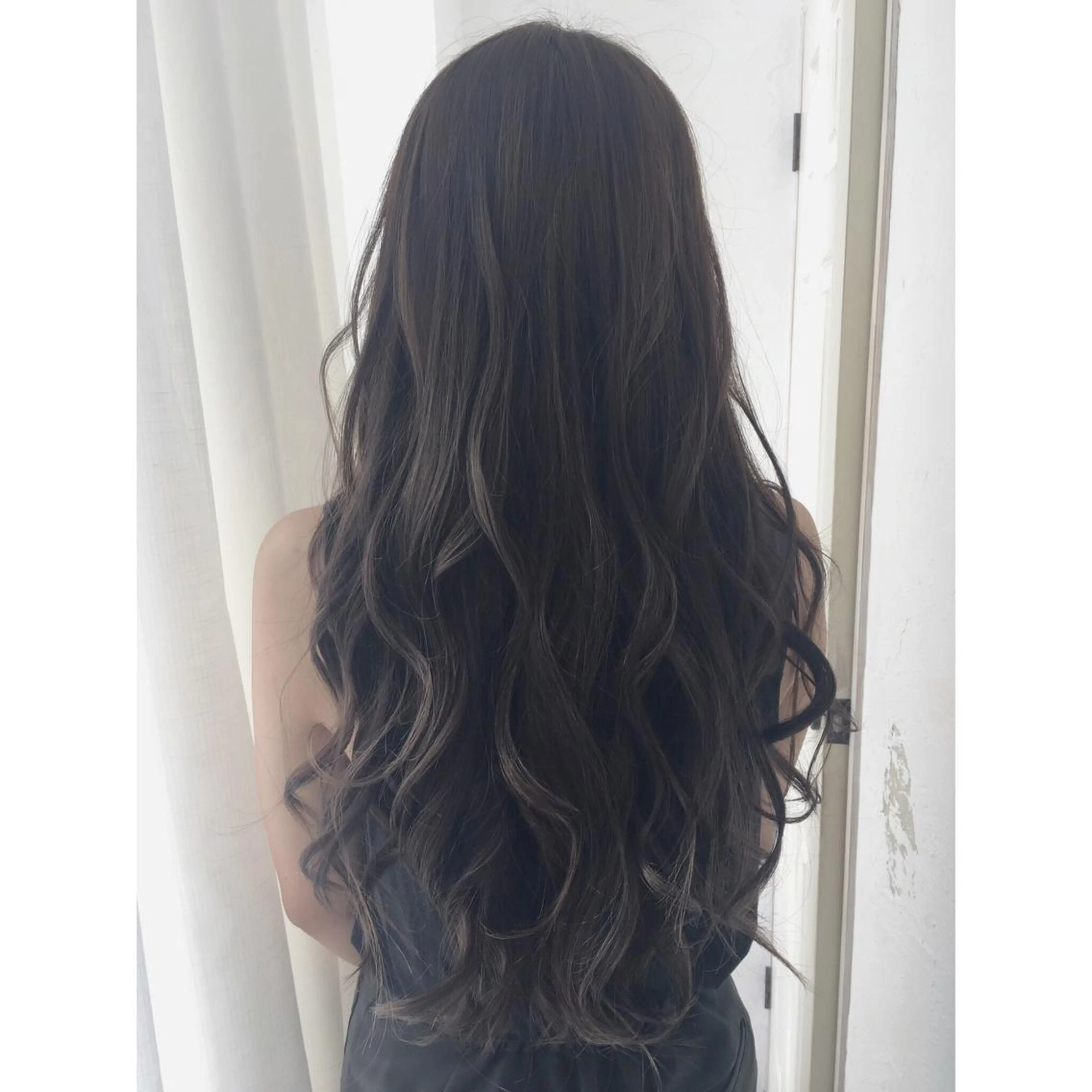 ロング カラー ハイライトカラー イルミナカラー ハイライト カット ヘアカラー fio マナミのヘアスタイル