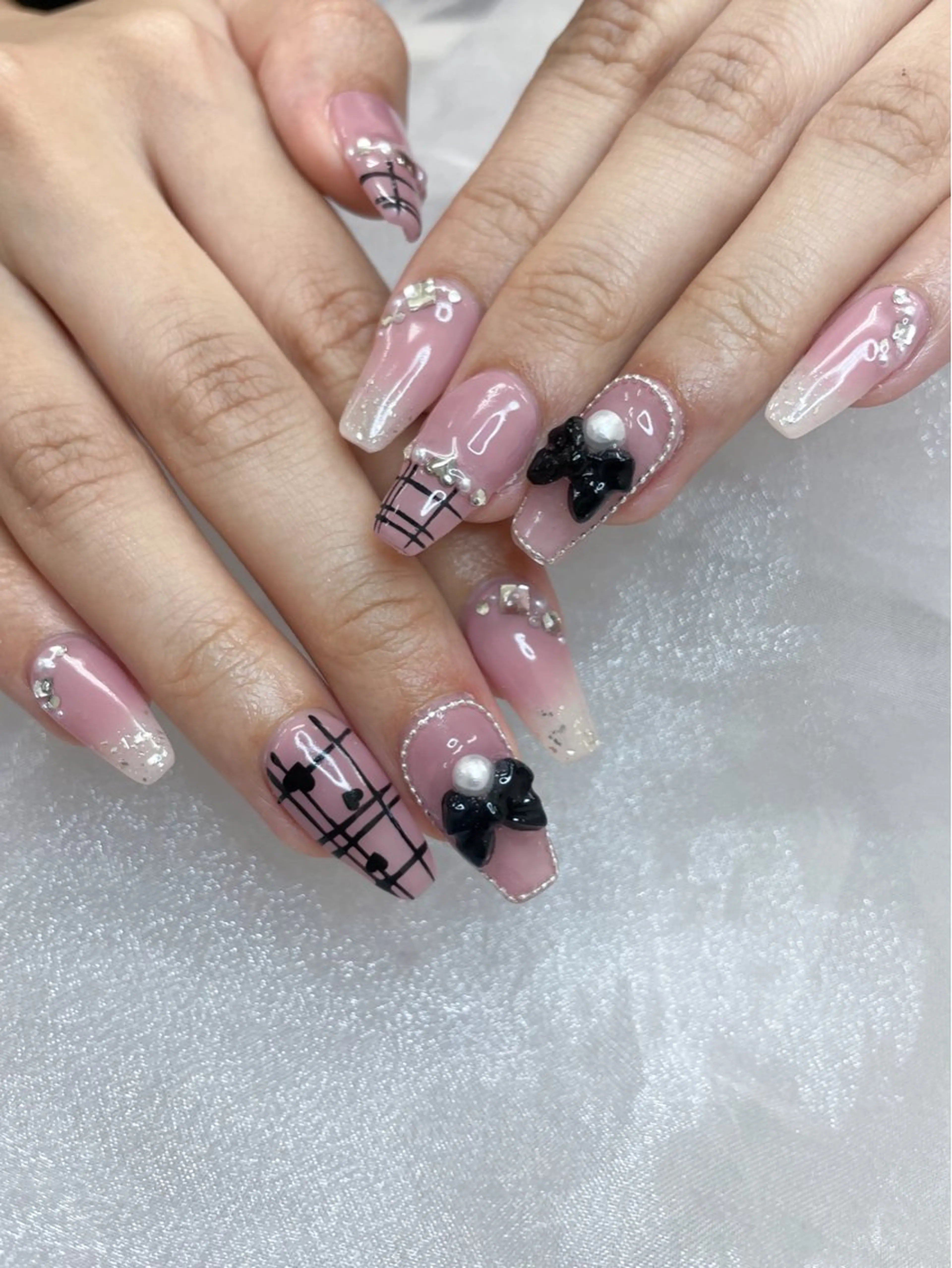 ネイル リボン ハンドネイル 五十嵐 美智のネイルデザイン